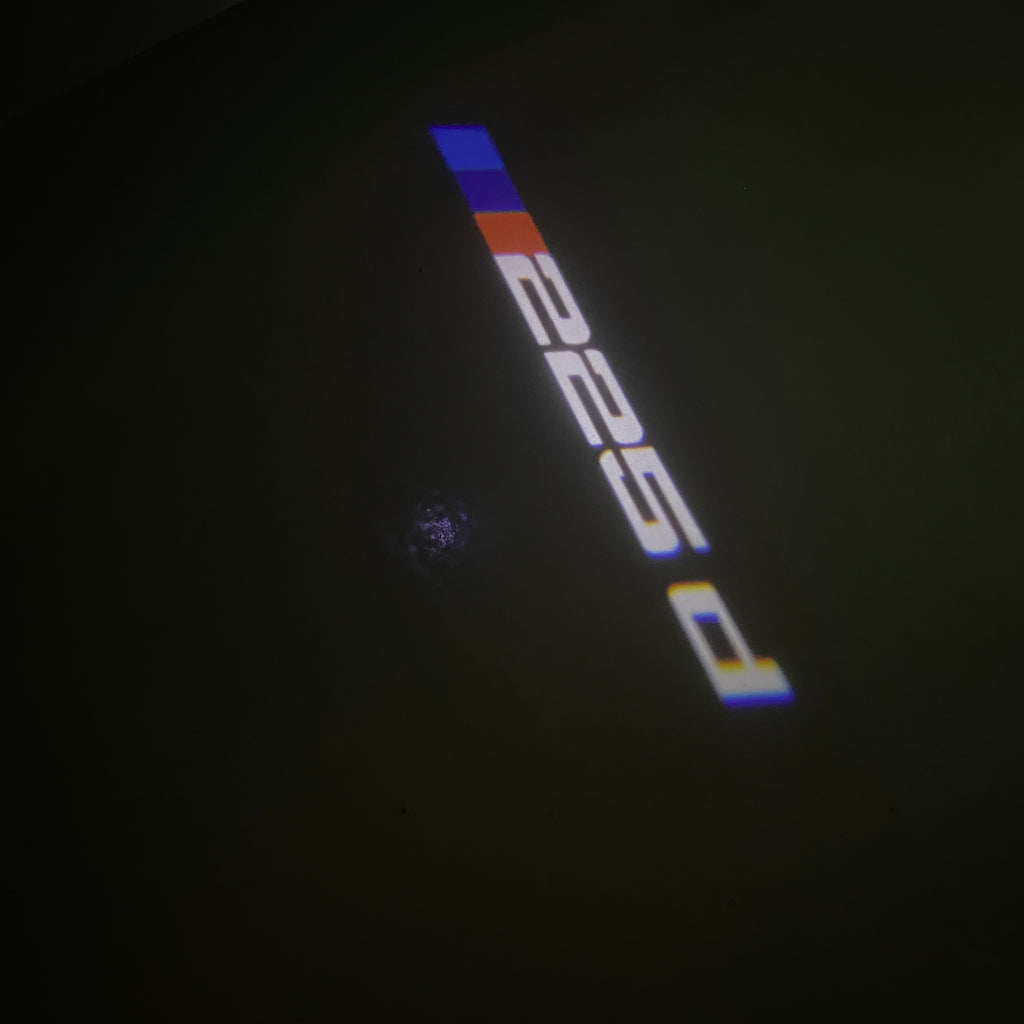 BMW M3 LOGO PROJECTOR LIGHTS Nr.24 (الكمية 1 = 1 مجموعة / 2 أضواء باب)