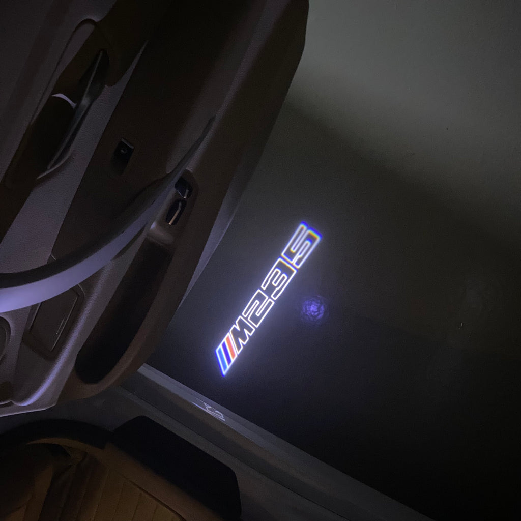 BMW M3 LOGO PROJECTOR LIGHTS Nr.24 (الكمية 1 = 1 مجموعة / 2 أضواء باب)