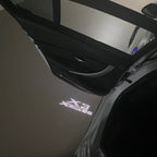 BMW M3 LOGO PROJECTOR LIGHTS Nr.24 (الكمية 1 = 1 مجموعة / 2 أضواء باب)