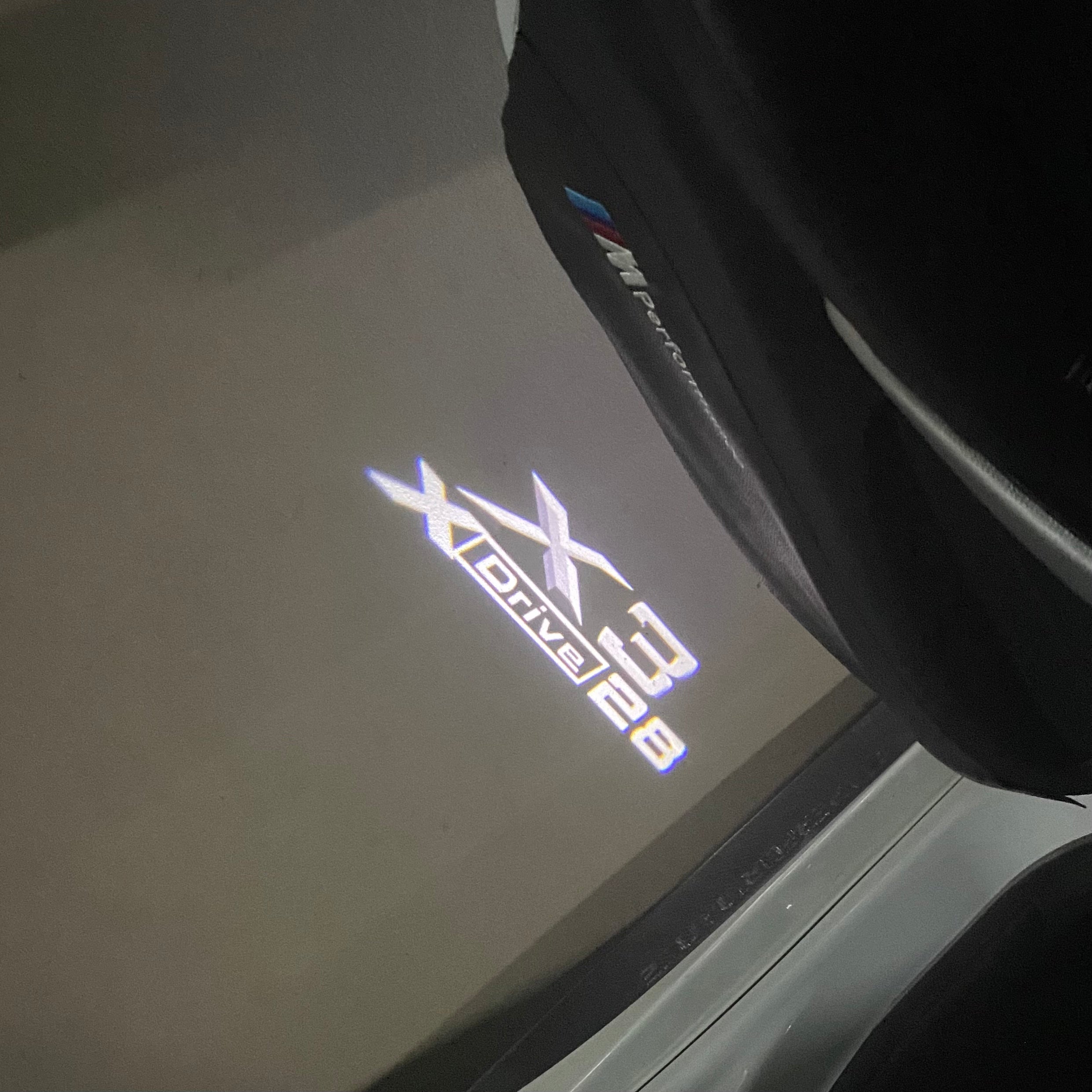 BMW M3 LOGO PROJECTOR LIGHTS Nr.24 (الكمية 1 = 1 مجموعة / 2 أضواء باب)