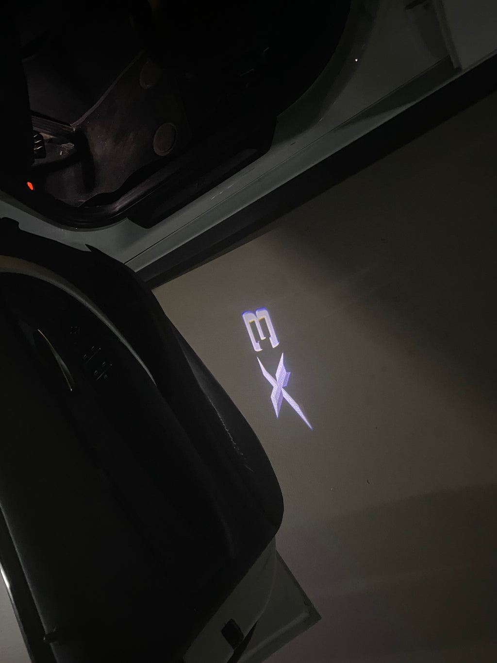 BMW M3 LOGO PROJECTOR LIGHTS Nr.24 (الكمية 1 = 1 مجموعة / 2 أضواء باب)