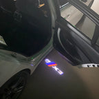 BMW M3 LOGO PROJECTOR LIGHTS Nr.24 (الكمية 1 = 1 مجموعة / 2 أضواء باب)
