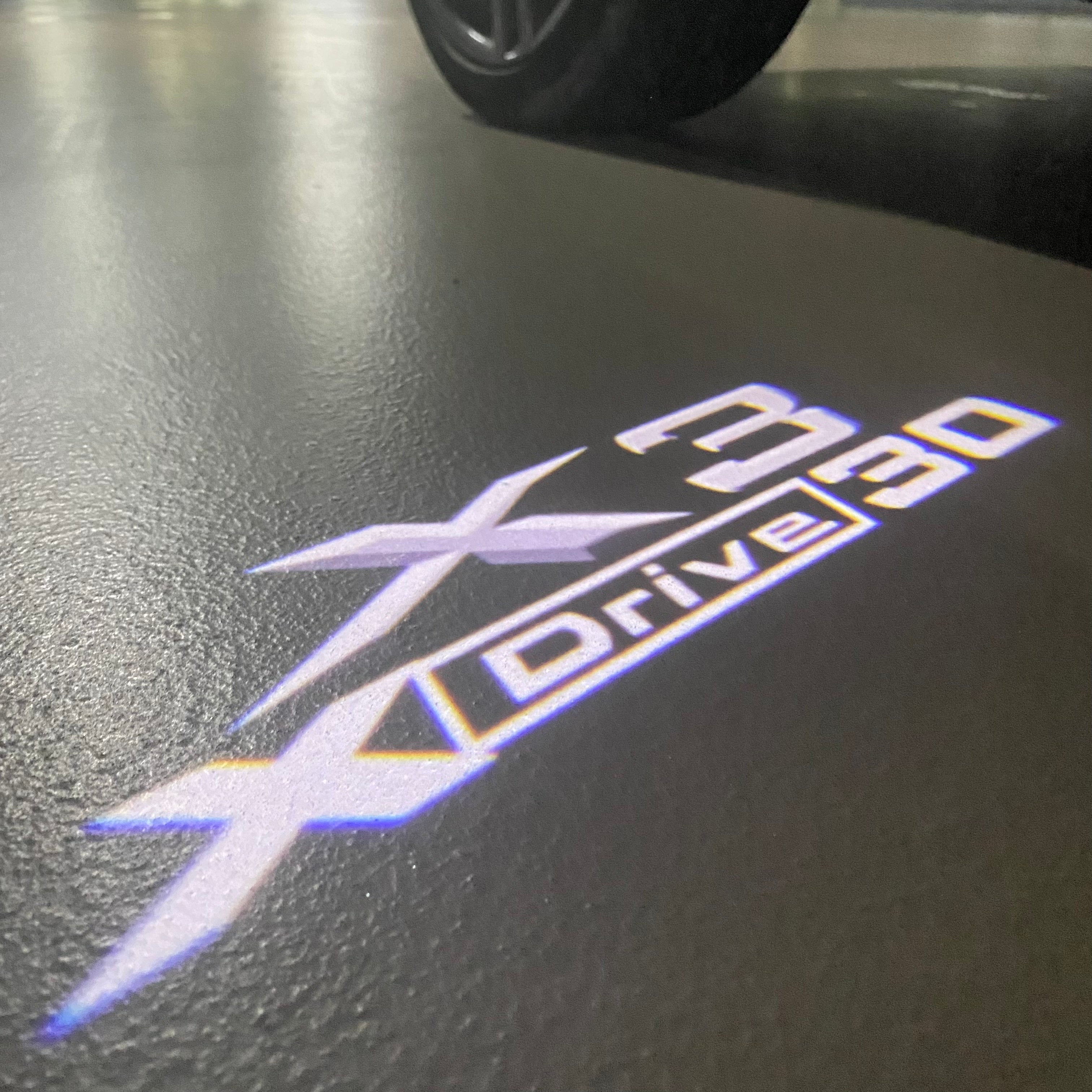 BMW M3 LOGO PROJECTOR LIGHTS Nr.24 (الكمية 1 = 1 مجموعة / 2 أضواء باب)
