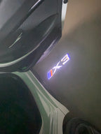 BMW M3 LOGO PROJECTOR LIGHTS Nr.24 (الكمية 1 = 1 مجموعة / 2 أضواء باب)