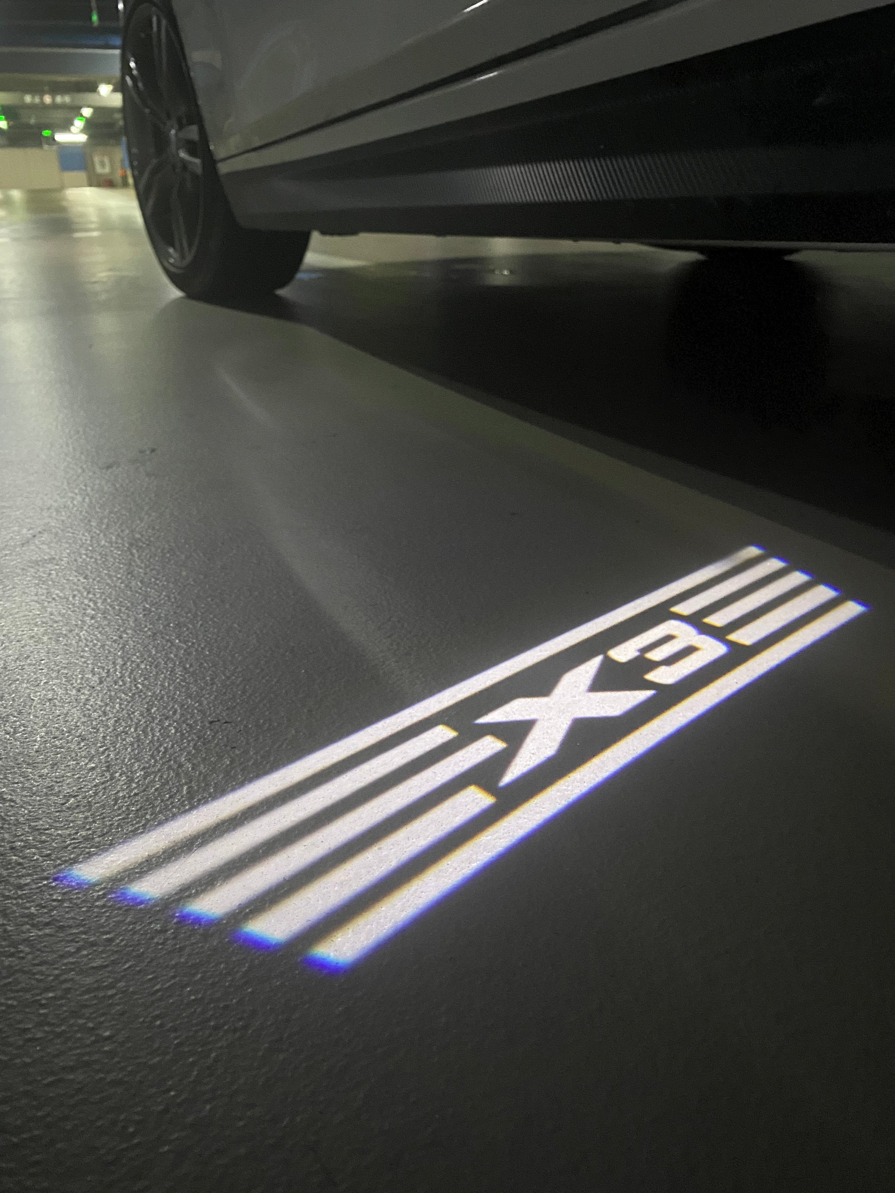 BMW M3 LOGO PROJECTOR LIGHTS Nr.24 (الكمية 1 = 1 مجموعة / 2 أضواء باب)