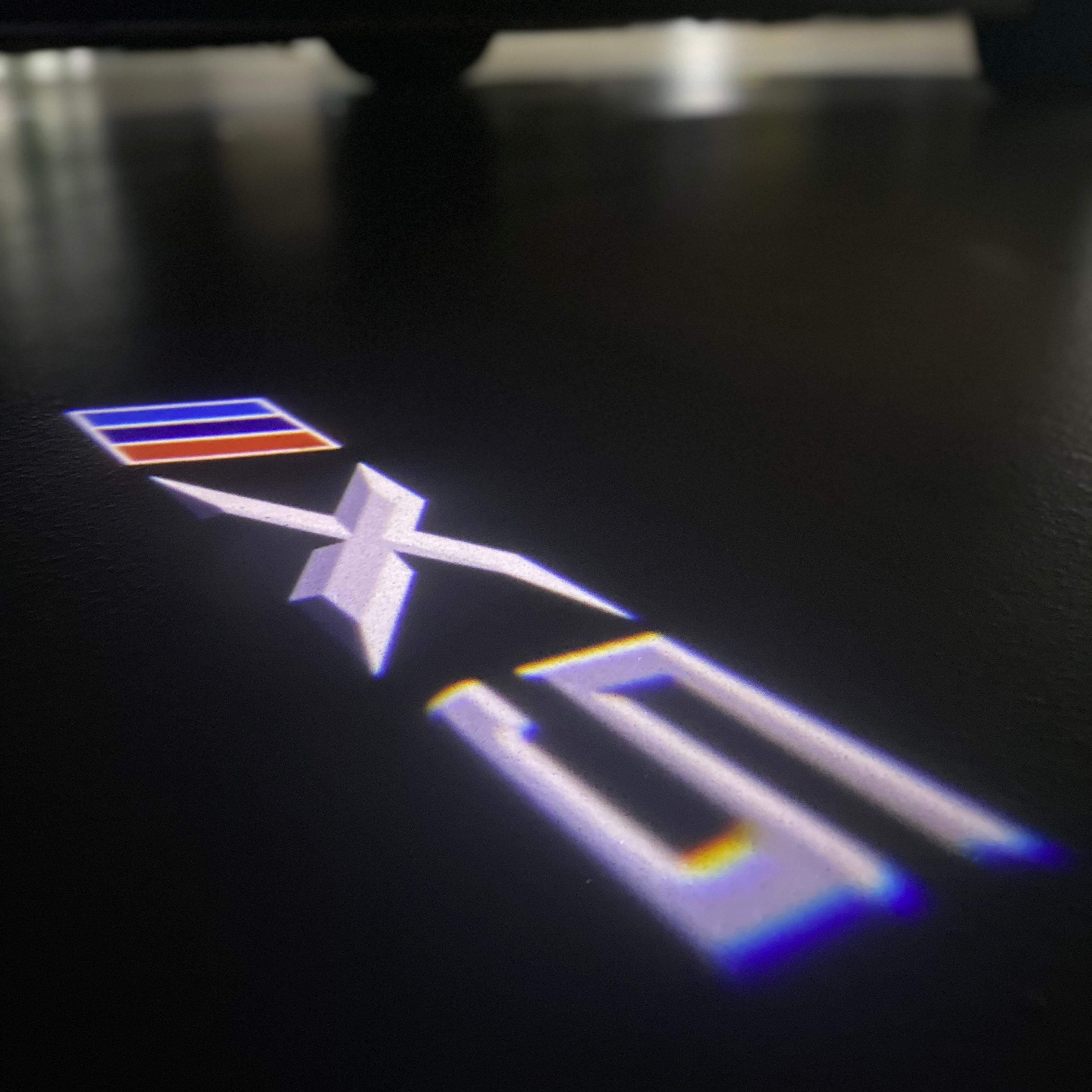 BMW M3 LOGO PROJECTOR LIGHTS Nr.24 (الكمية 1 = 1 مجموعة / 2 أضواء باب)