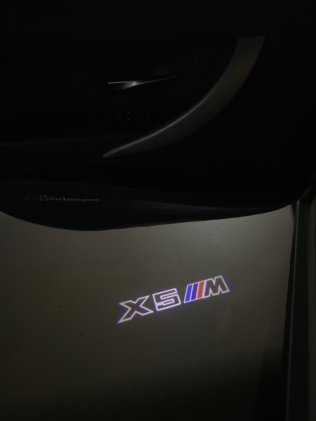 BMW M3 LOGO PROJECTOR LIGHTS Nr.24 (الكمية 1 = 1 مجموعة / 2 أضواء باب)