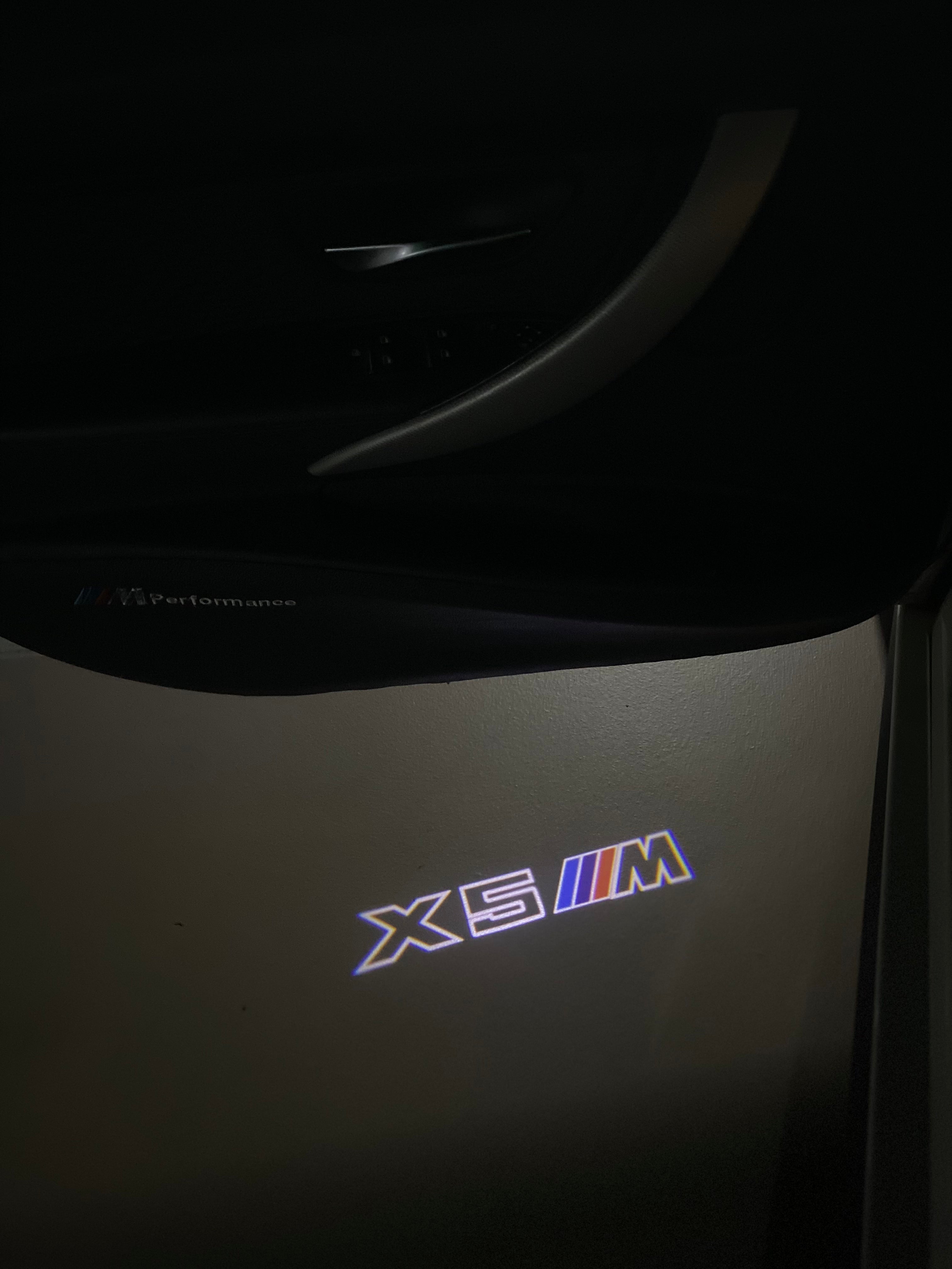 BMW M3 LOGO PROJECTOR LIGHTS Nr.24 (الكمية 1 = 1 مجموعة / 2 أضواء باب)