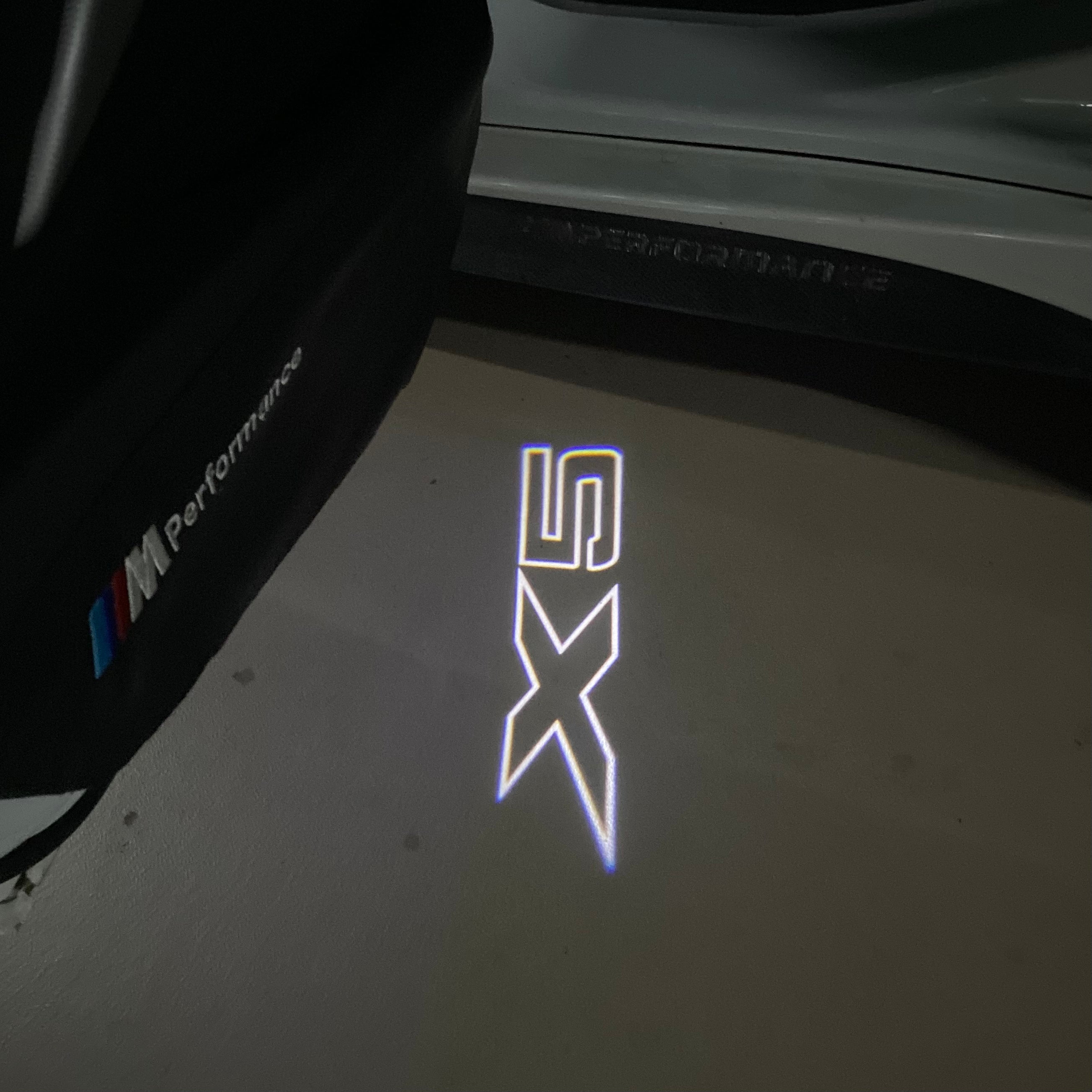 BMW M3 LOGO PROJECTOR LIGHTS Nr.24 (الكمية 1 = 1 مجموعة / 2 أضواء باب)