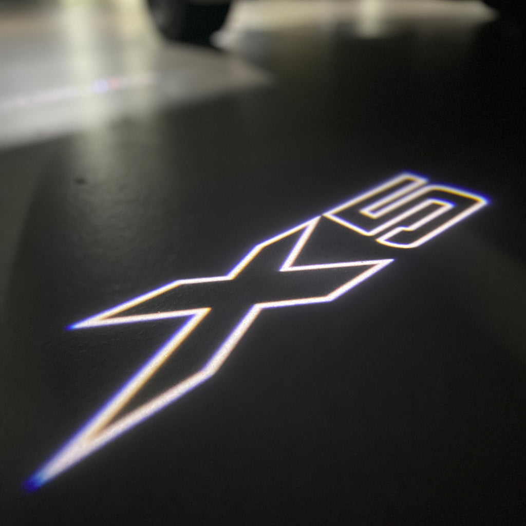 BMW M3 LOGO PROJECTOR LIGHTS Nr.24 (الكمية 1 = 1 مجموعة / 2 أضواء باب)
