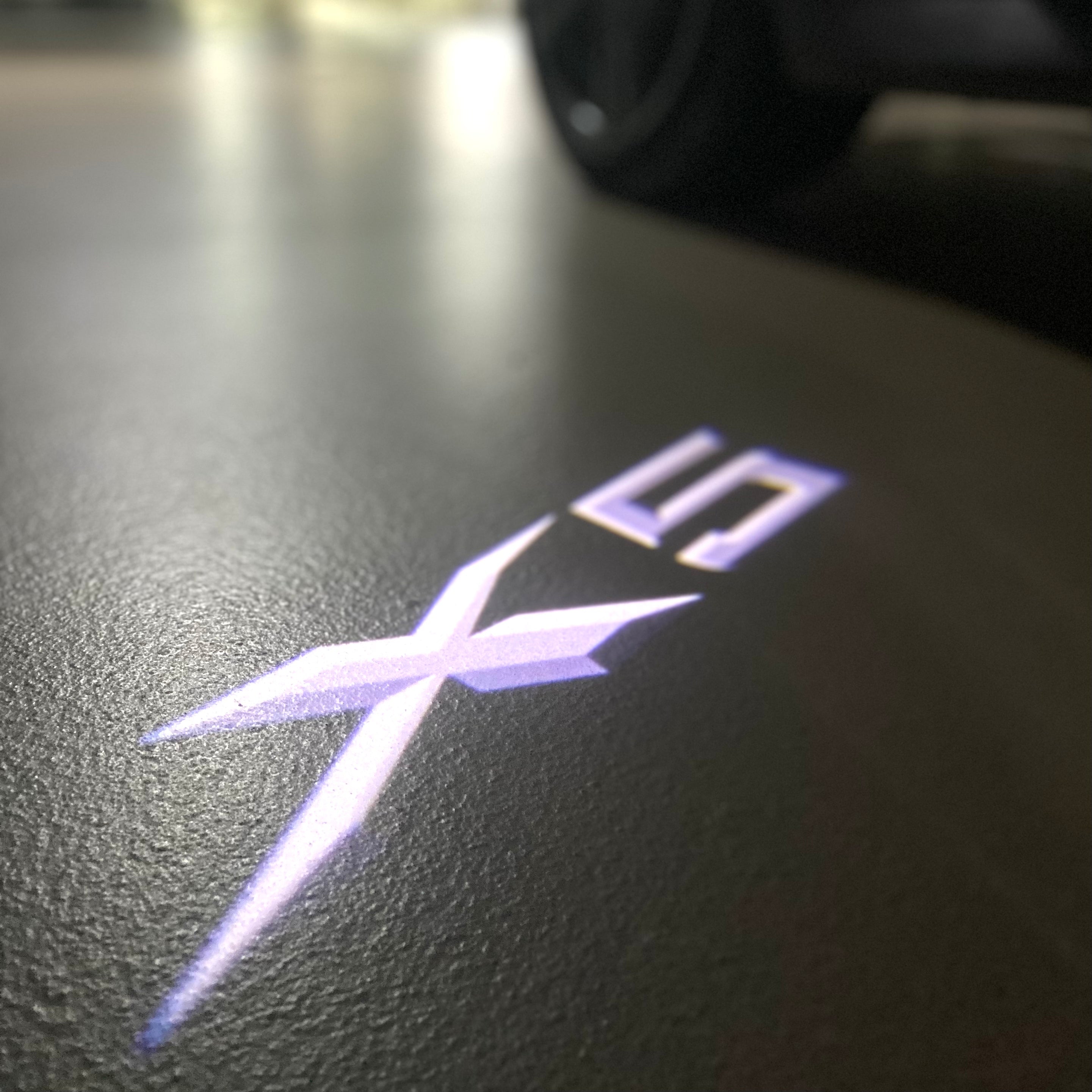 BMW M3 LOGO PROJECTOR LIGHTS Nr.24 (الكمية 1 = 1 مجموعة / 2 أضواء باب)