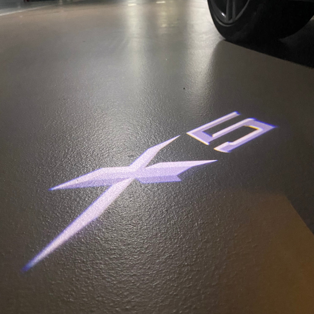 BMW M3 LOGO PROJECTOR LIGHTS Nr.24 (الكمية 1 = 1 مجموعة / 2 أضواء باب)