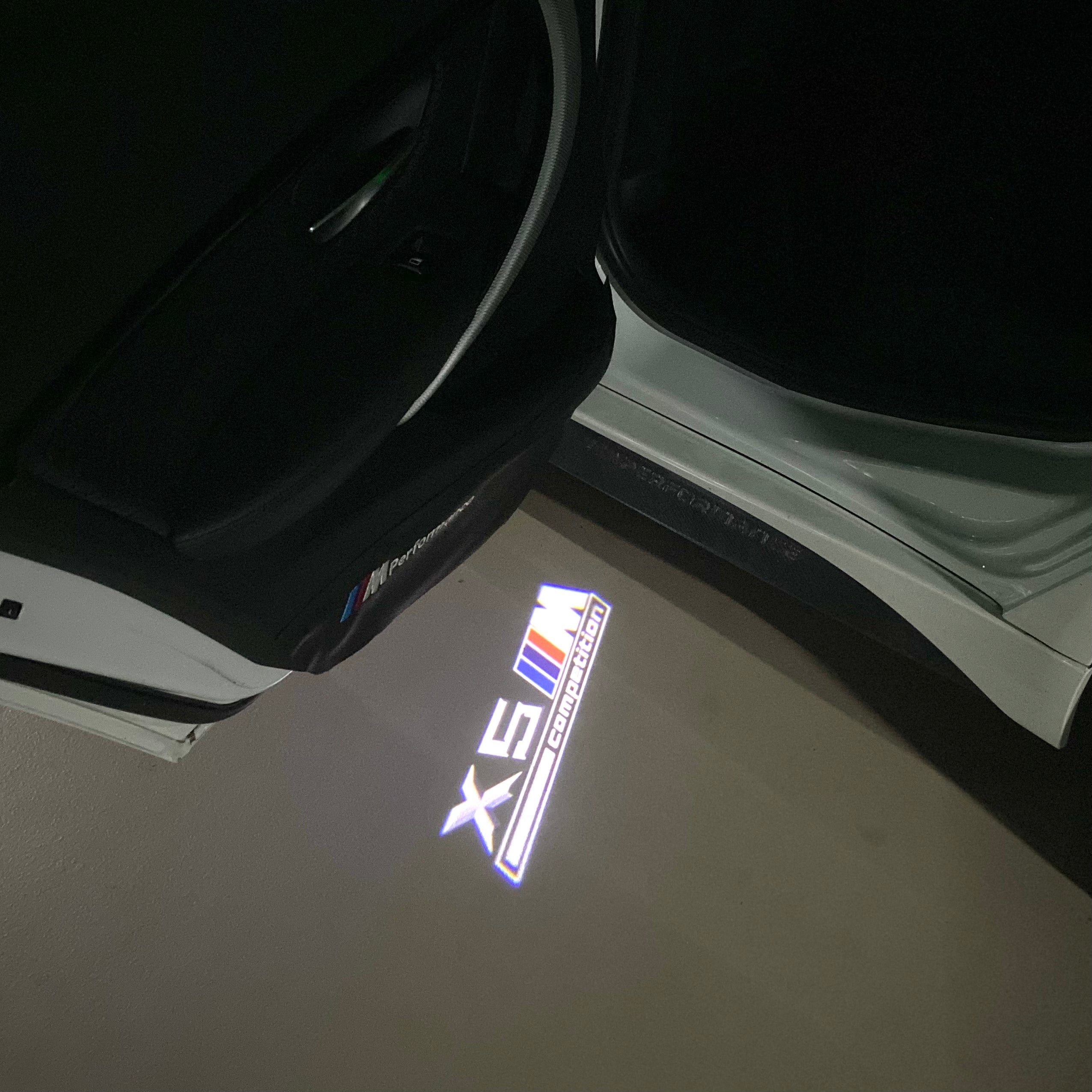 BMW M3 LOGO PROJECTOR LIGHTS Nr.24 (الكمية 1 = 1 مجموعة / 2 أضواء باب)