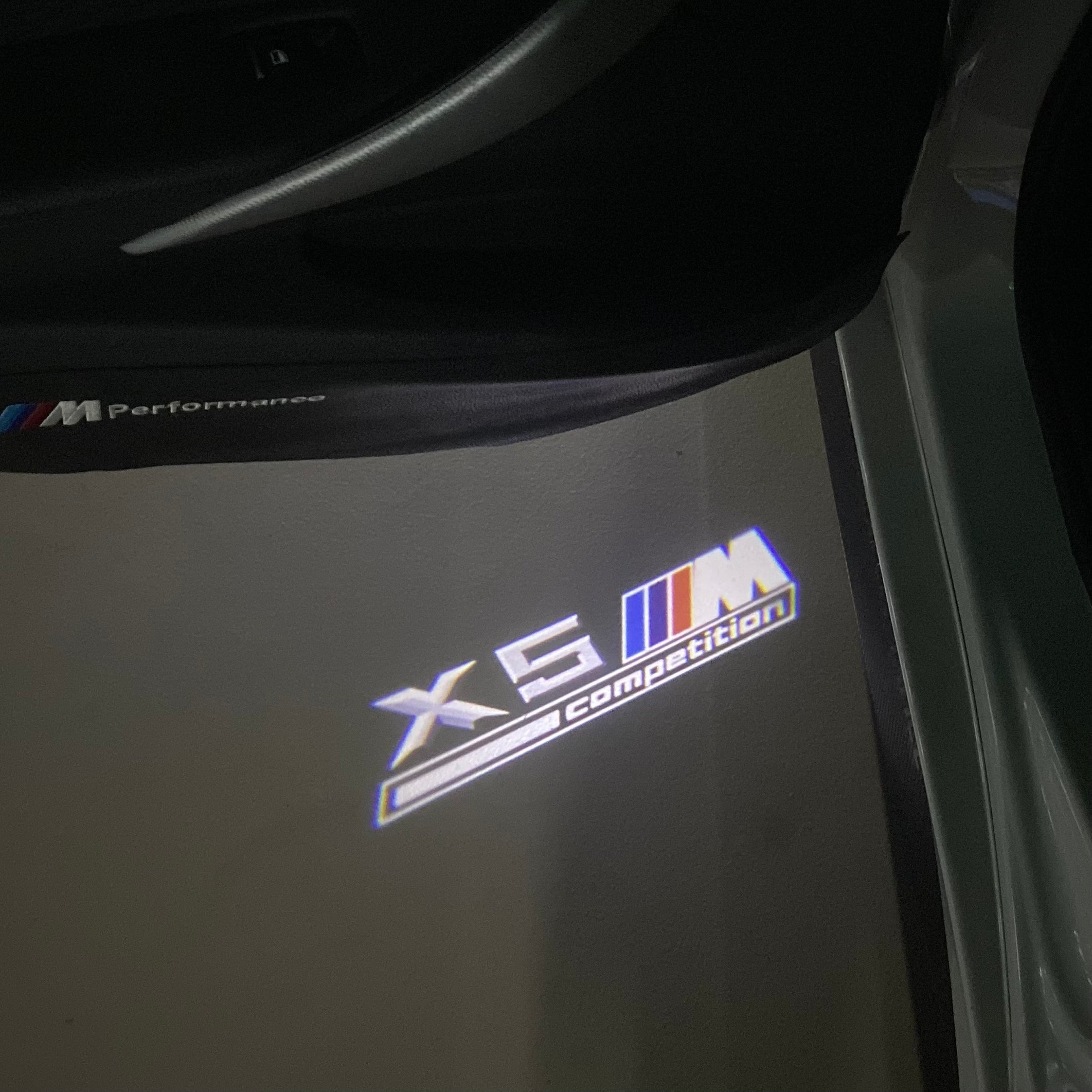 BMW M3 LOGO PROJECTOR LIGHTS Nr.24 (الكمية 1 = 1 مجموعة / 2 أضواء باب)