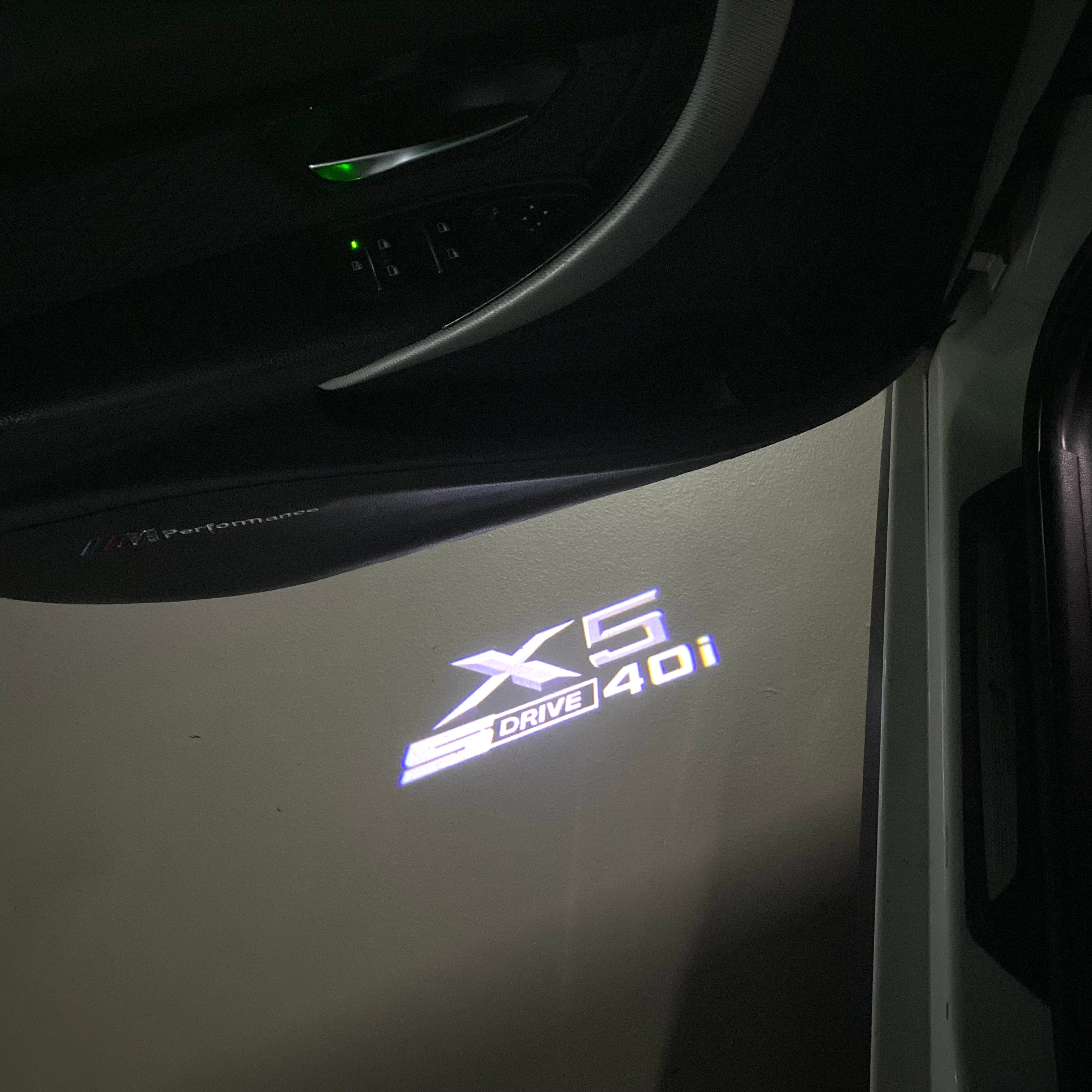 BMW M3 LOGO PROJECTOR LIGHTS Nr.24 (الكمية 1 = 1 مجموعة / 2 أضواء باب)