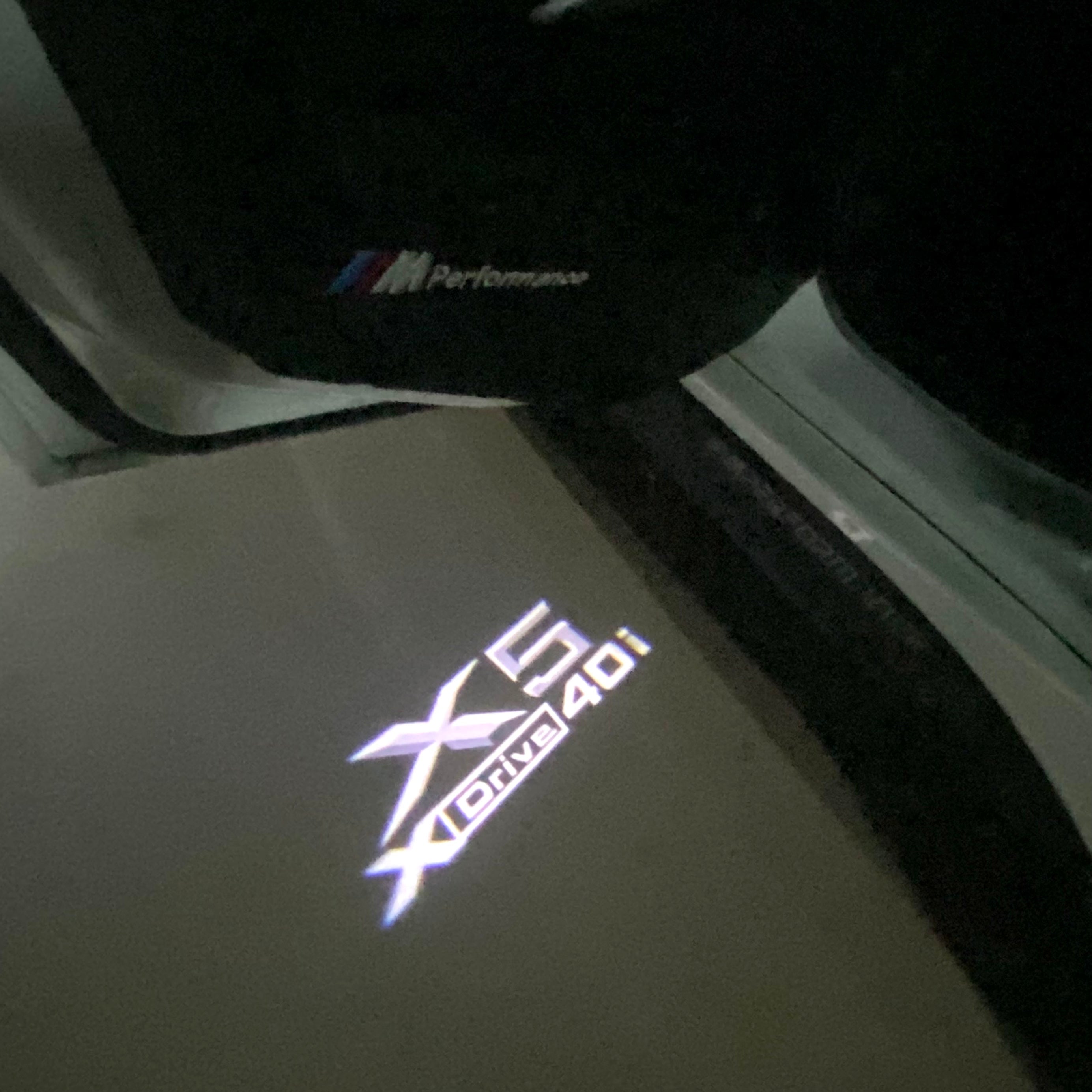 BMW M3 LOGO PROJECTOR LIGHTS Nr.24 (الكمية 1 = 1 مجموعة / 2 أضواء باب)