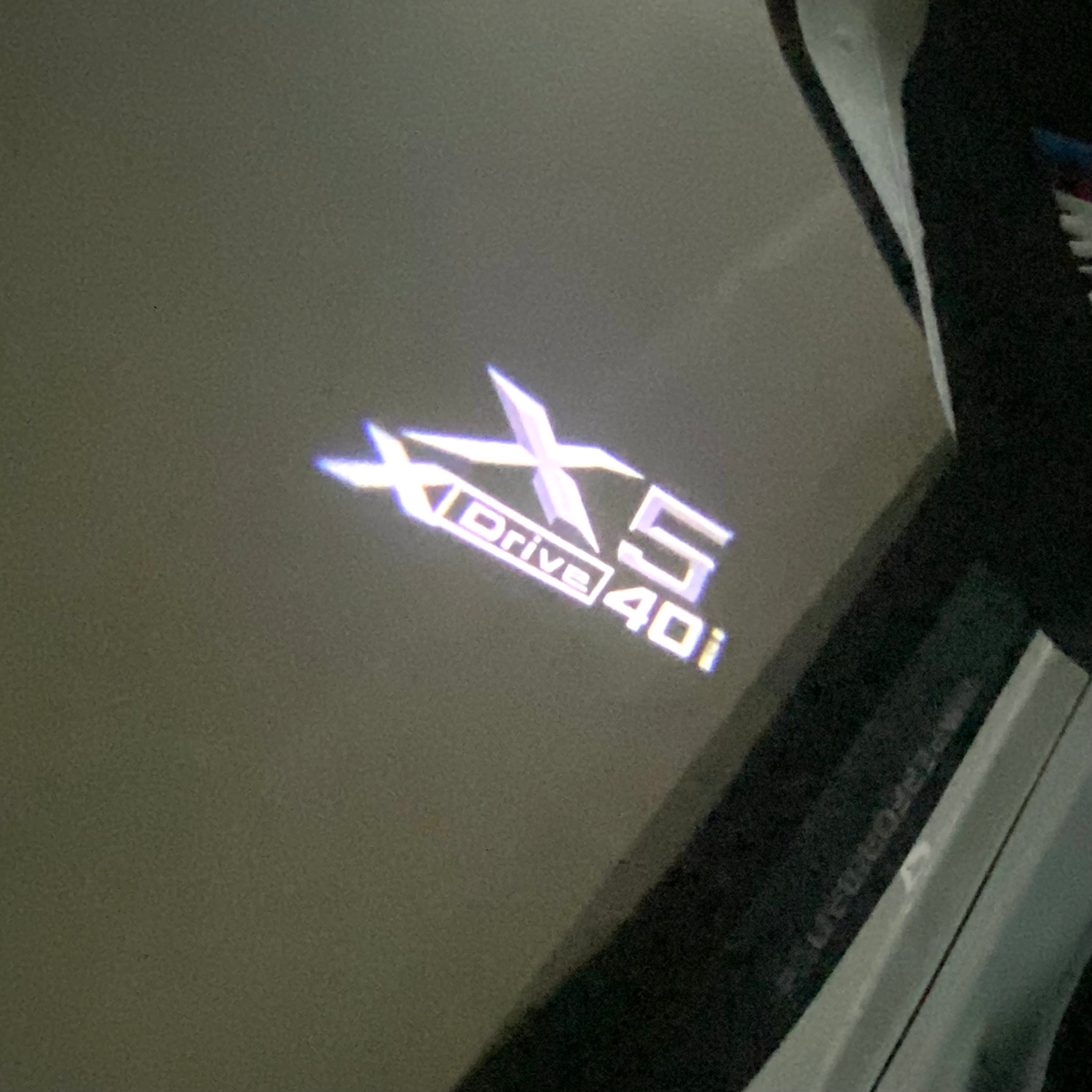 BMW M3 LOGO PROJECTOR LIGHTS Nr.24 (الكمية 1 = 1 مجموعة / 2 أضواء باب)
