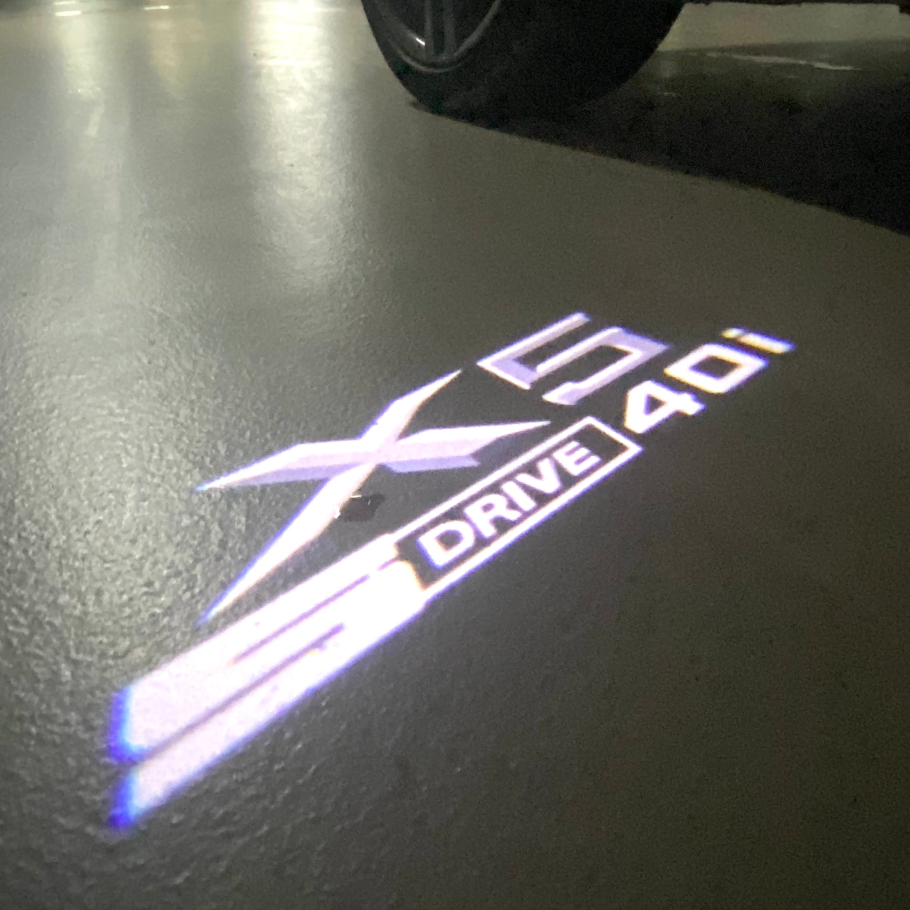 BMW M3 LOGO PROJECTOR LIGHTS Nr.24 (الكمية 1 = 1 مجموعة / 2 أضواء باب)