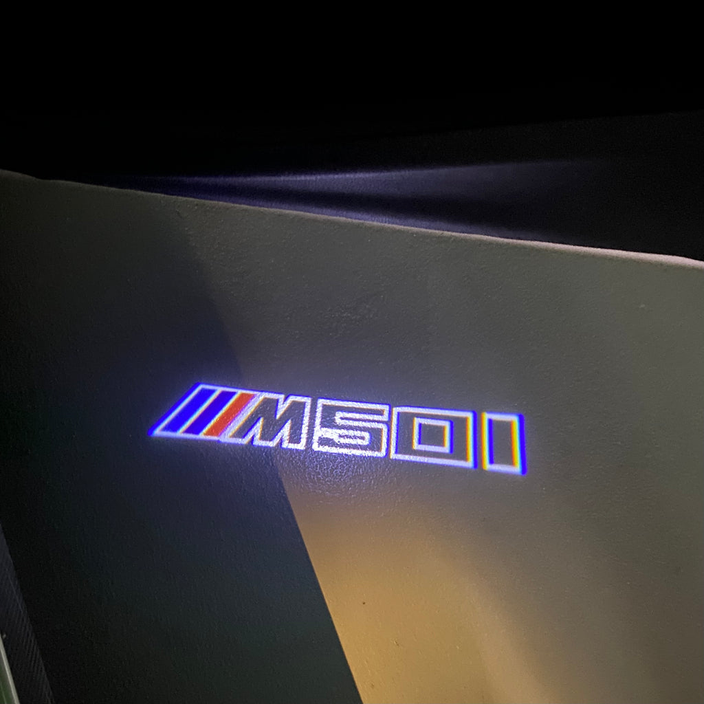 BMW M3 LOGO PROJECTOR LIGHTS Nr.24 (الكمية 1 = 1 مجموعة / 2 أضواء باب)