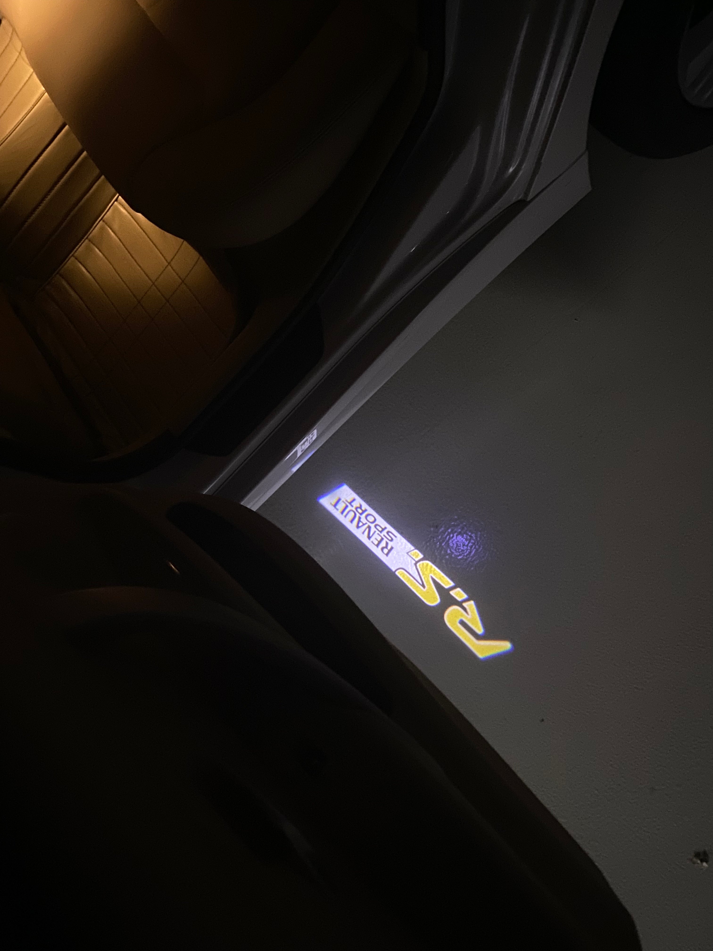 RENAULT RS LOGO PROJECROTR LIGHTS Nr.0940 (quantity  1 =  2 Logo Film & 2 door lights)