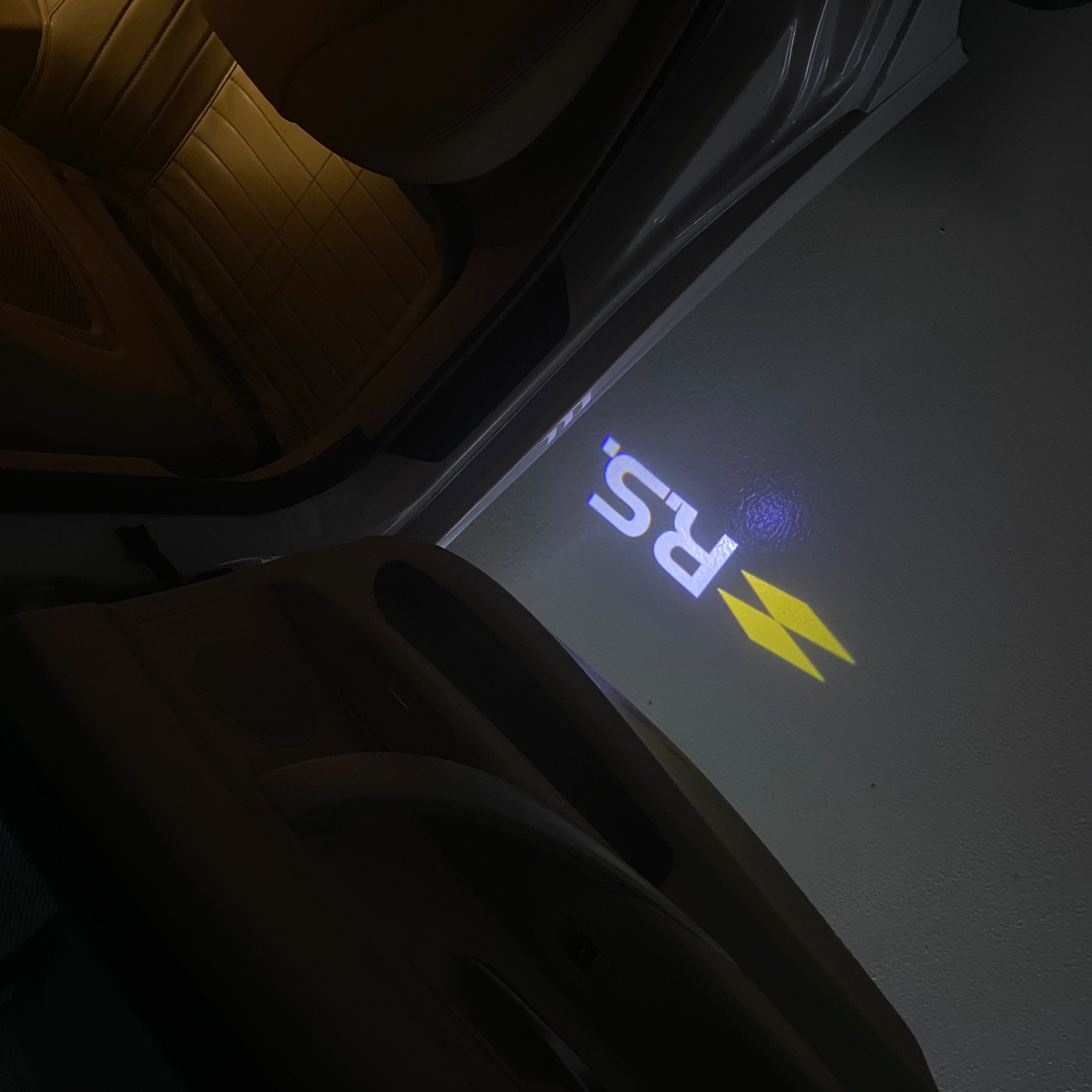 RENAULT RS LOGO PROJECROTR LIGHTS Nr.0956 (quantity  1 =  2 Logo Film & 2 door lights)