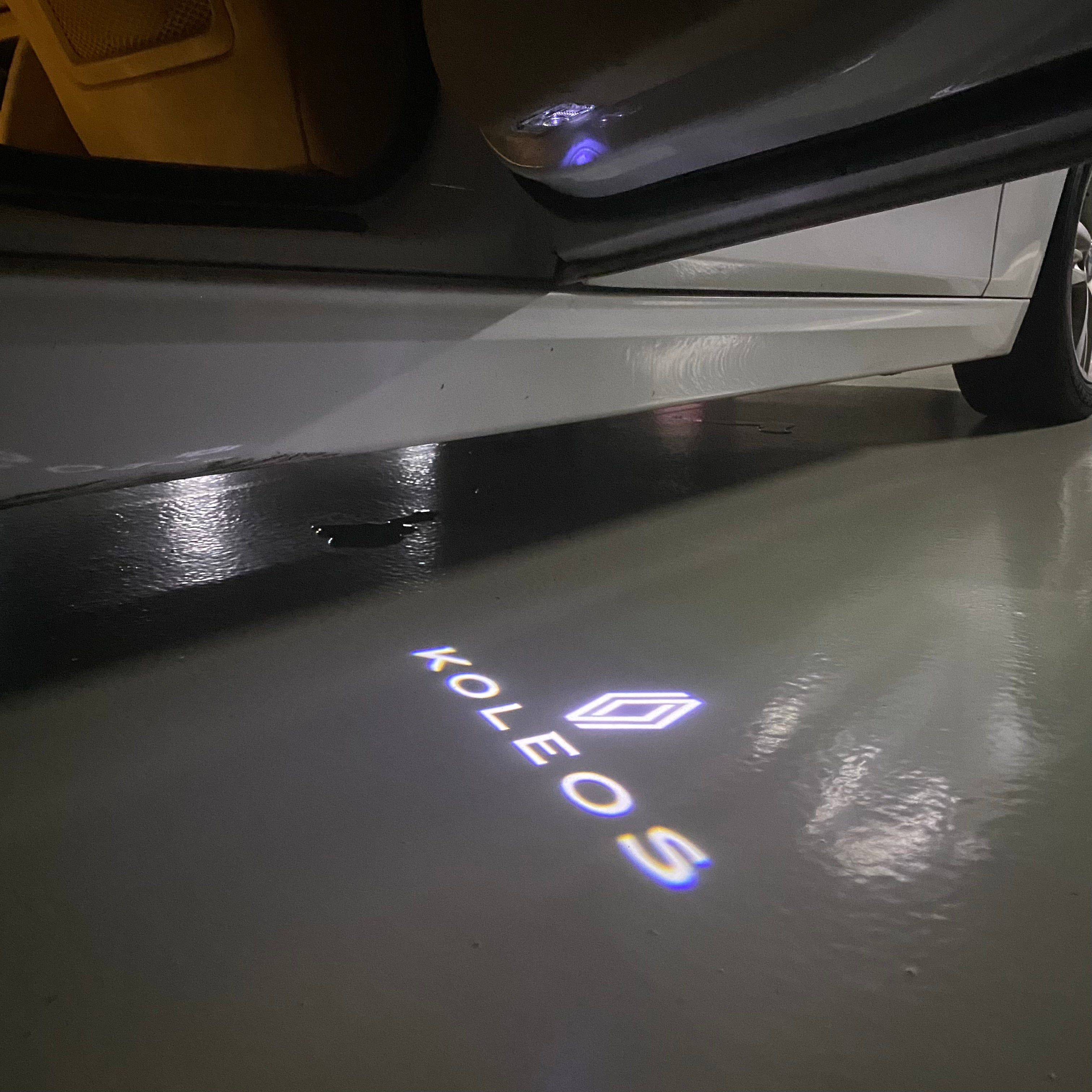 RENAULT Koleos  LOGO PROJECROTR LIGHTS Nr.0921 (quantity  1 =  2 Logo Film & 2 door lights)