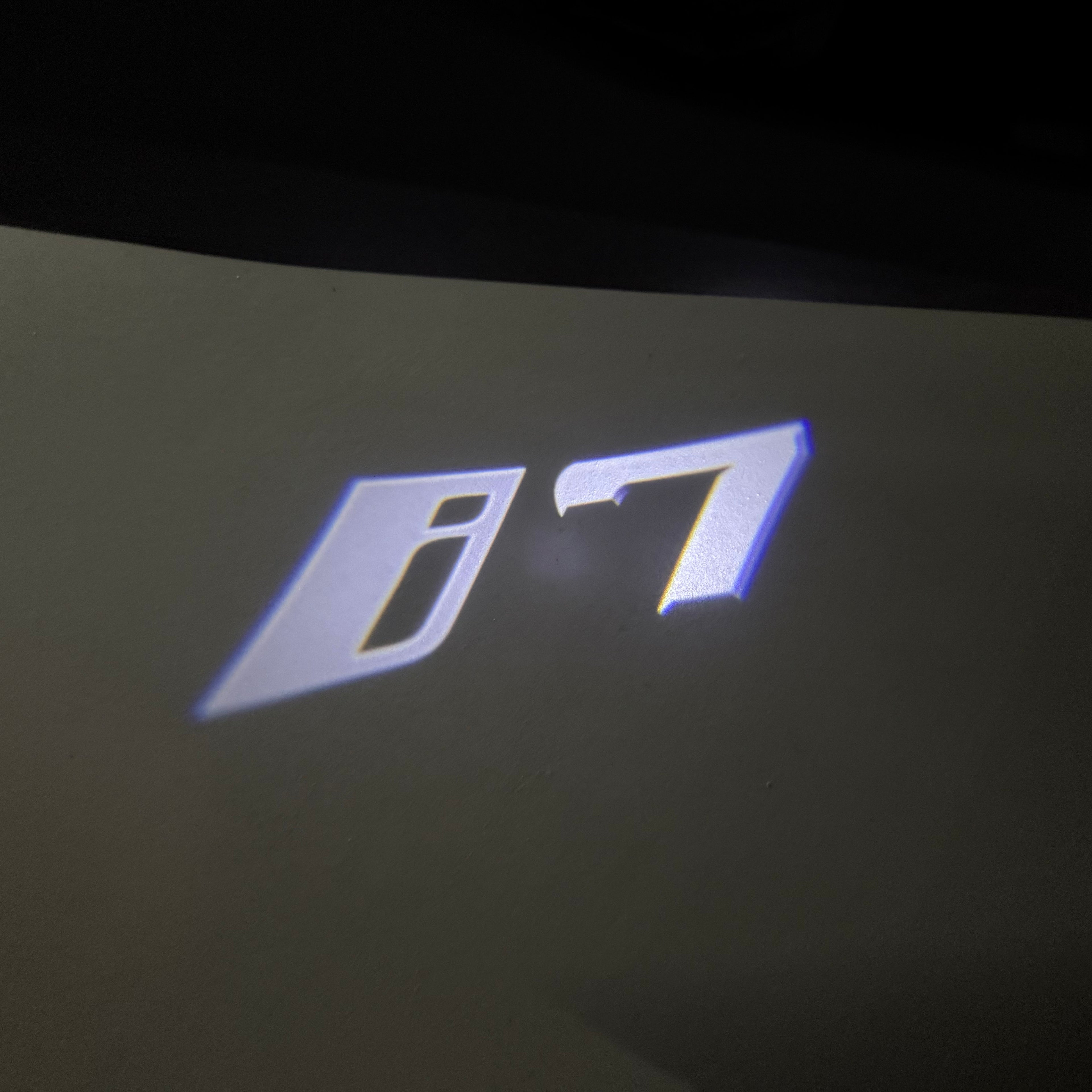 BMW M3 LOGO PROJECTOR LIGHTS Nr.24 (الكمية 1 = 1 مجموعة / 2 أضواء باب)