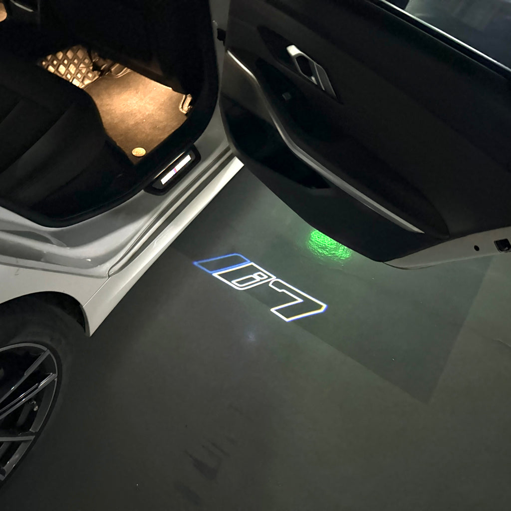 BMW M3 LOGO PROJECTOR LIGHTS Nr.24 (الكمية 1 = 1 مجموعة / 2 أضواء باب)