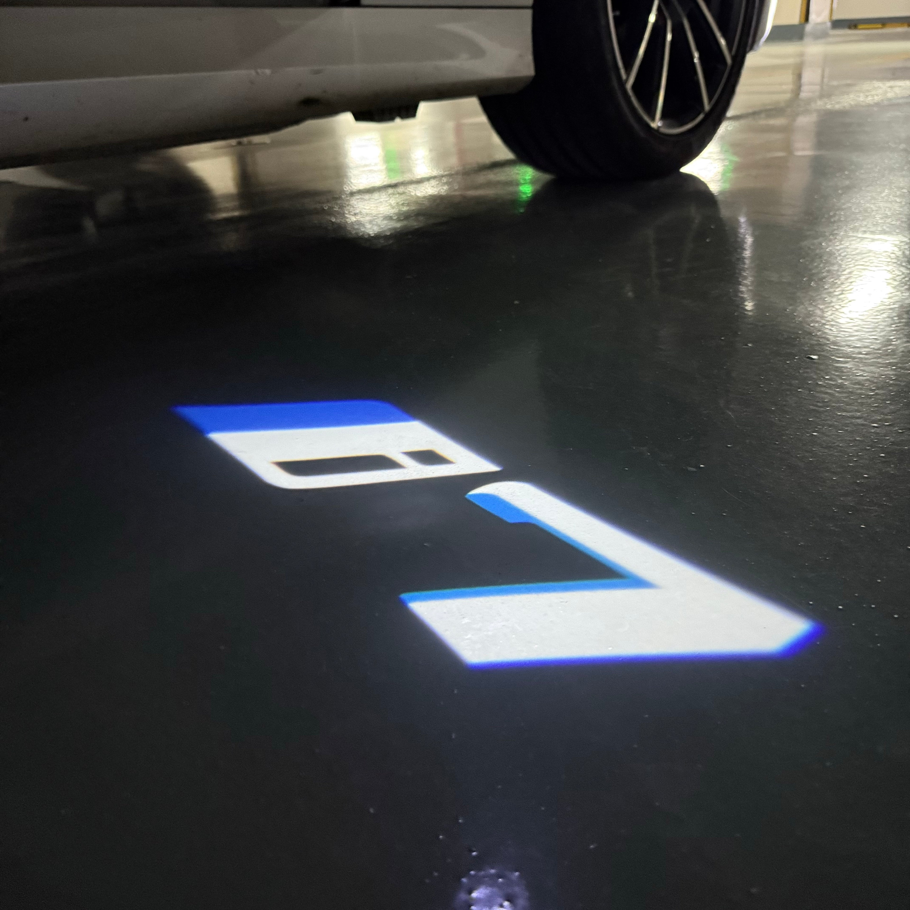 BMW M3 LOGO PROJECTOR LIGHTS Nr.24 (الكمية 1 = 1 مجموعة / 2 أضواء باب)