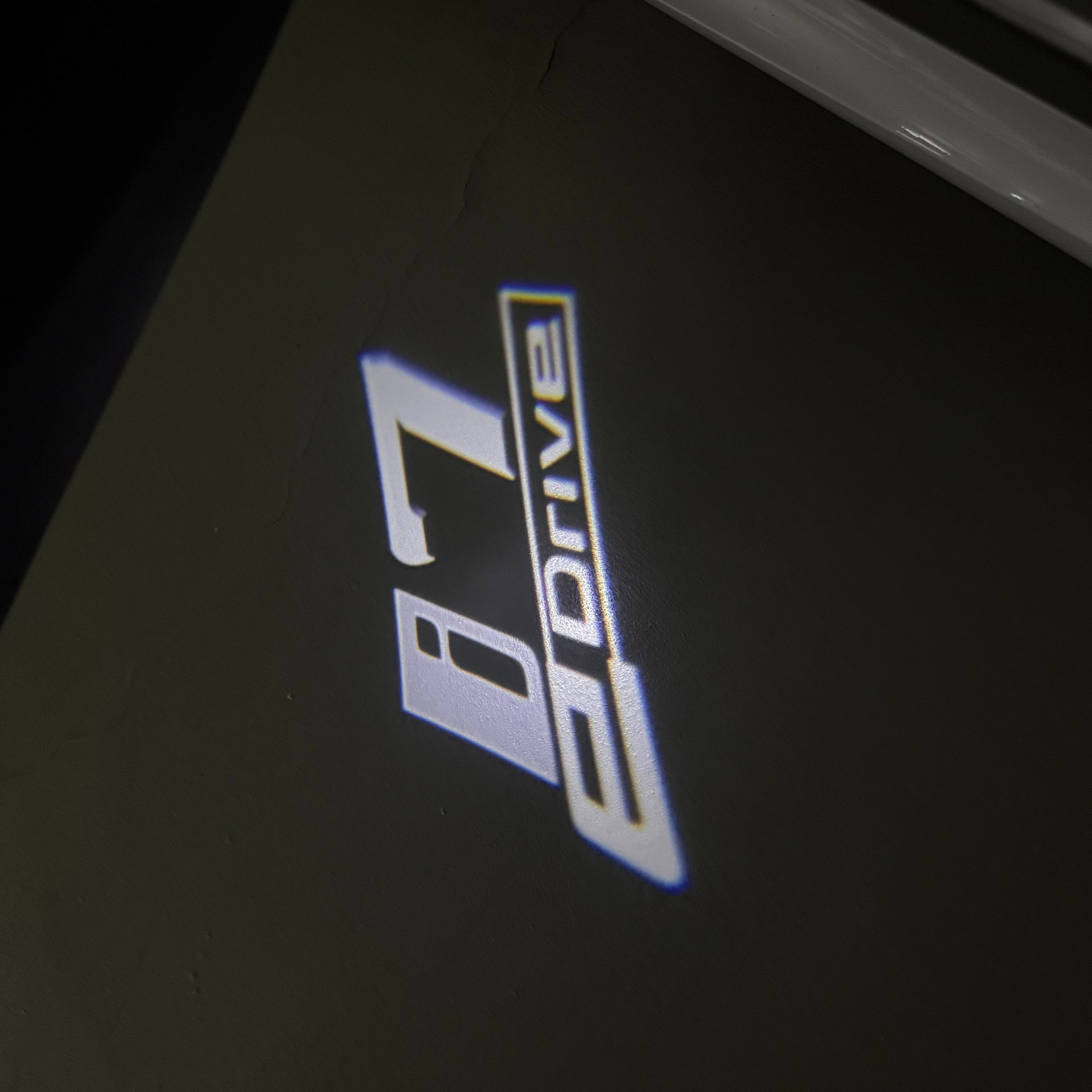 BMW M3 LOGO PROJECTOR LIGHTS Nr.24 (الكمية 1 = 1 مجموعة / 2 أضواء باب)