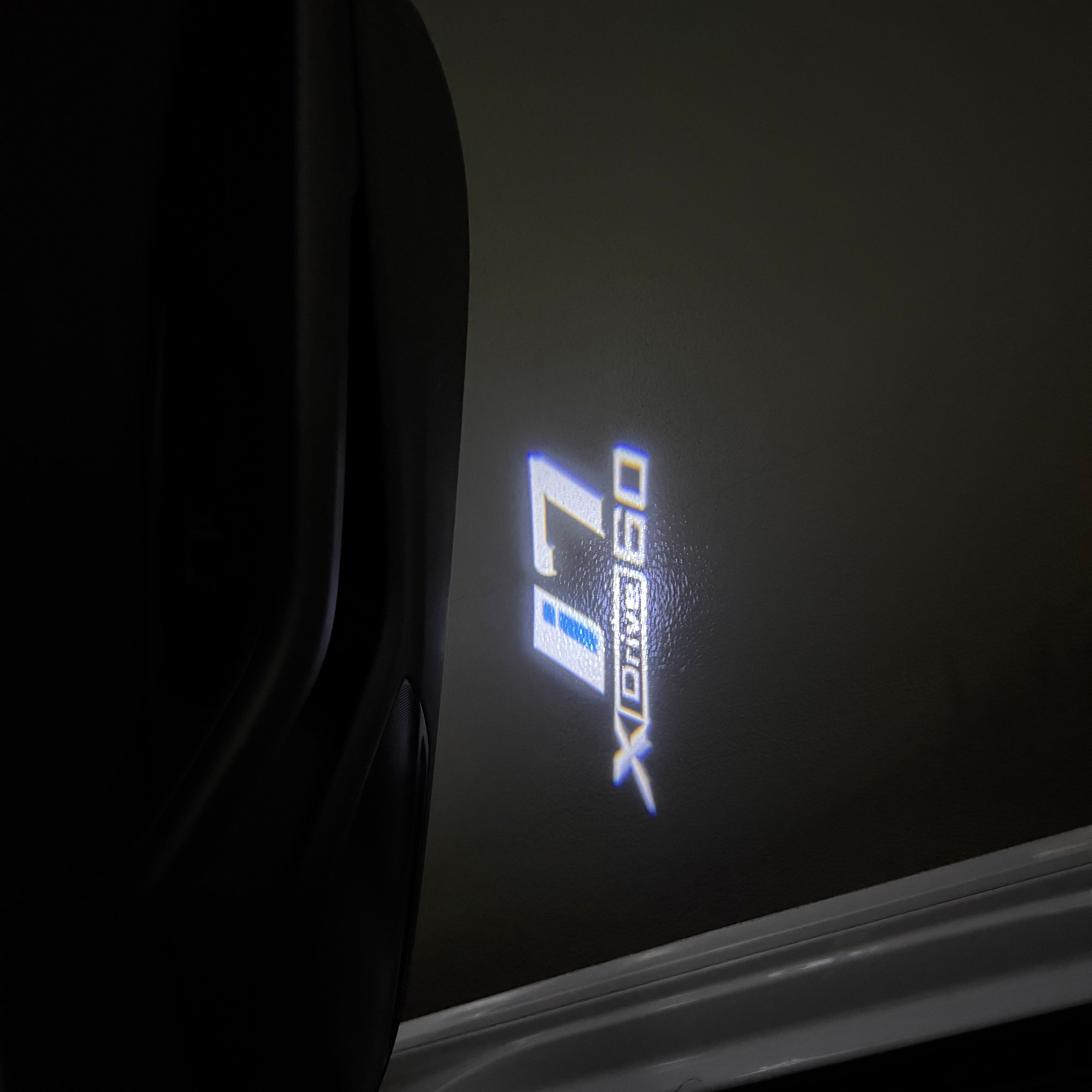 BMW M3 LOGO PROJECTOR LIGHTS Nr.24 (الكمية 1 = 1 مجموعة / 2 أضواء باب)