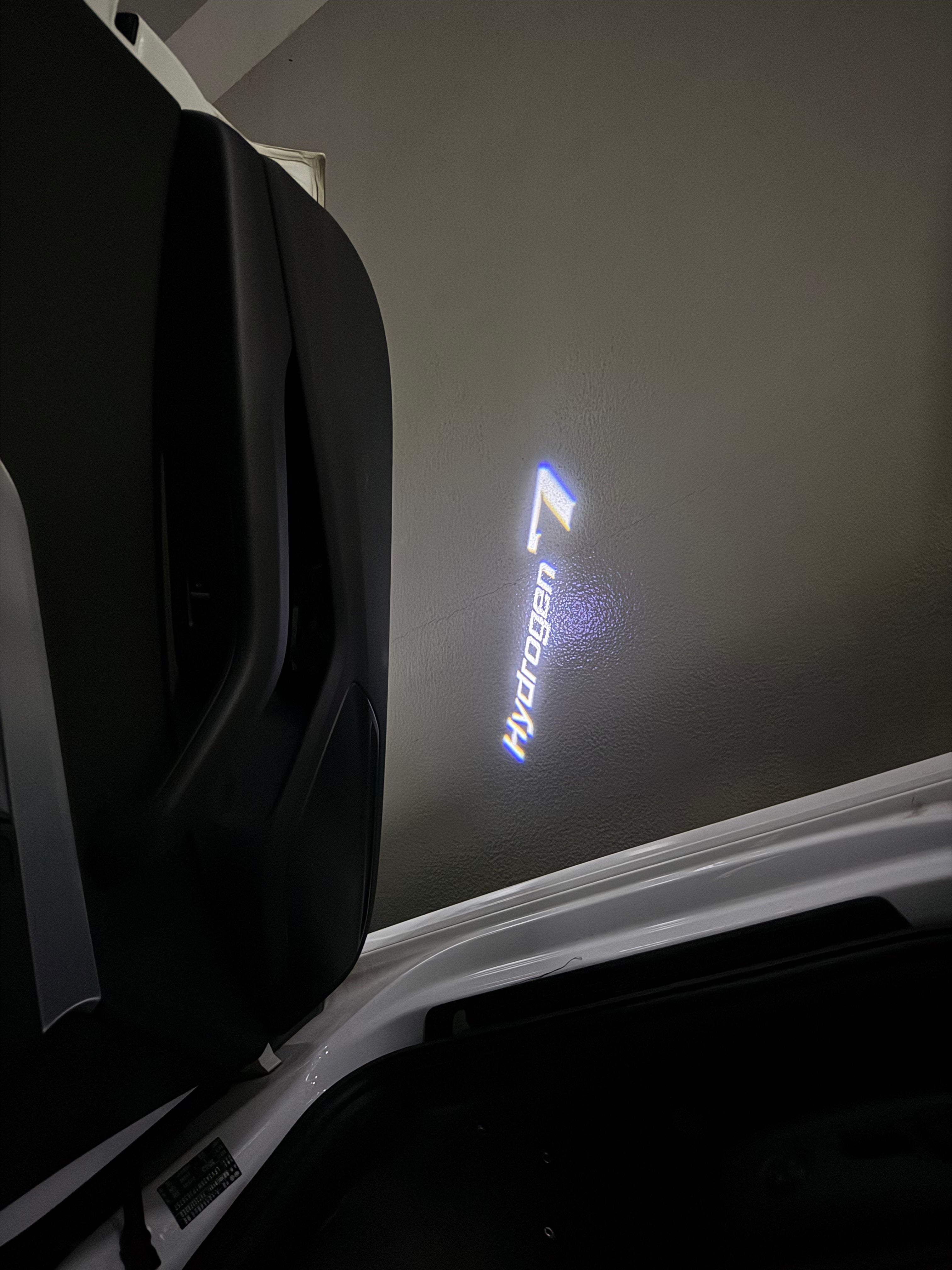 BMW M3 LOGO PROJECTOR LIGHTS Nr.24 (الكمية 1 = 1 مجموعة / 2 أضواء باب)