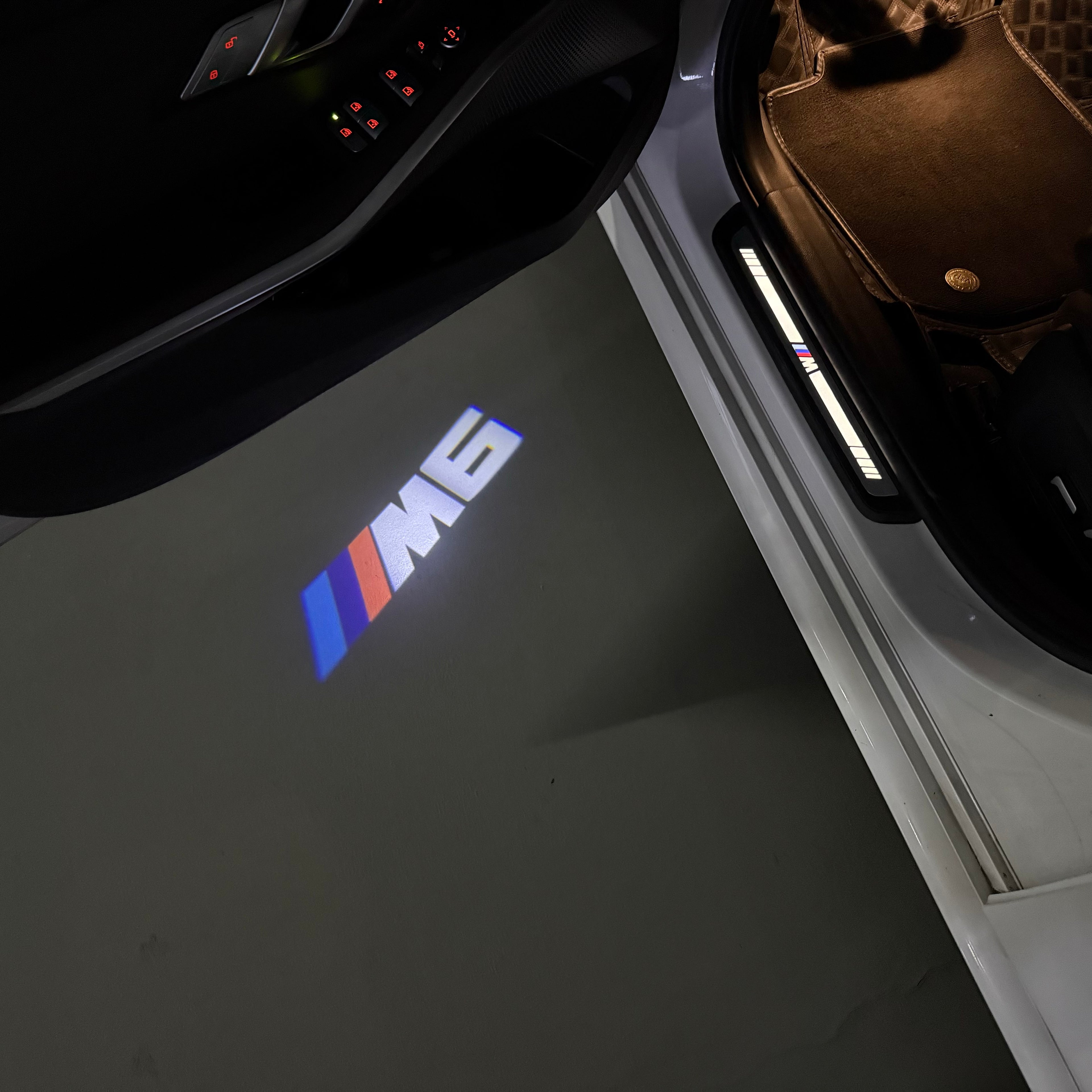 BMW M3 LOGO PROJECTOR LIGHTS Nr.24 (الكمية 1 = 1 مجموعة / 2 أضواء باب)