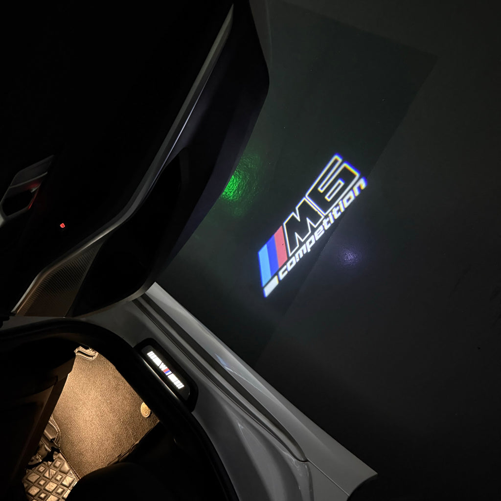 BMW M3 LOGO PROJECTOR LIGHTS Nr.24 (الكمية 1 = 1 مجموعة / 2 أضواء باب)