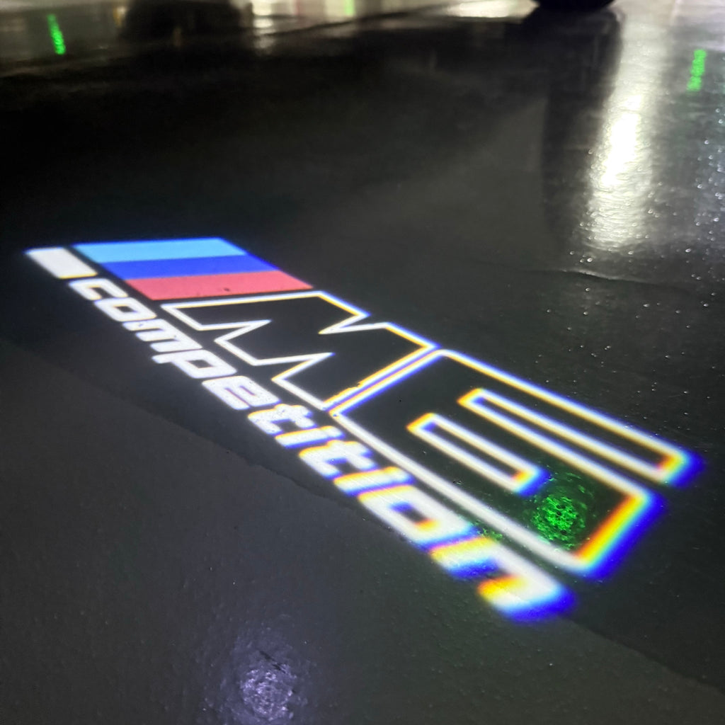 BMW M3 LOGO PROJECTOR LIGHTS Nr.24 (الكمية 1 = 1 مجموعة / 2 أضواء باب)