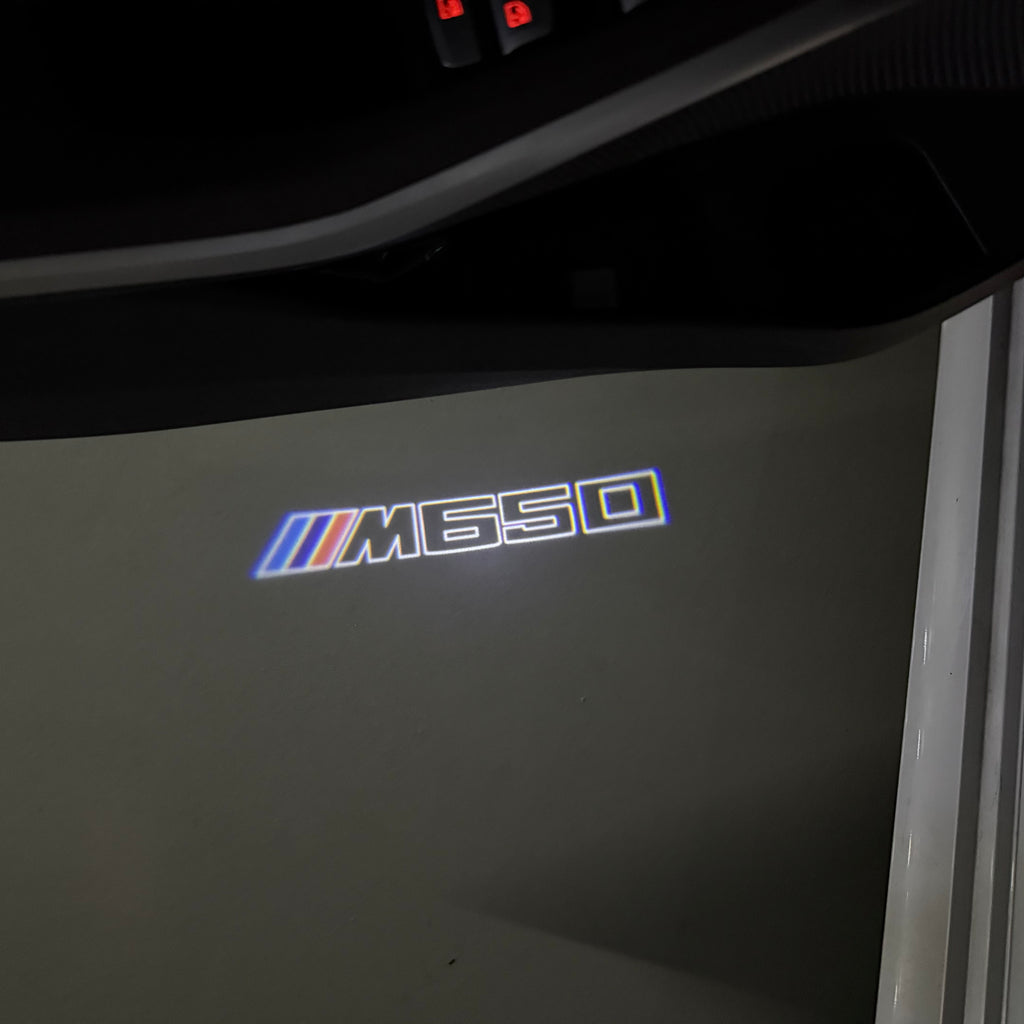 BMW M3 LOGO PROJECTOR LIGHTS Nr.24 (الكمية 1 = 1 مجموعة / 2 أضواء باب)