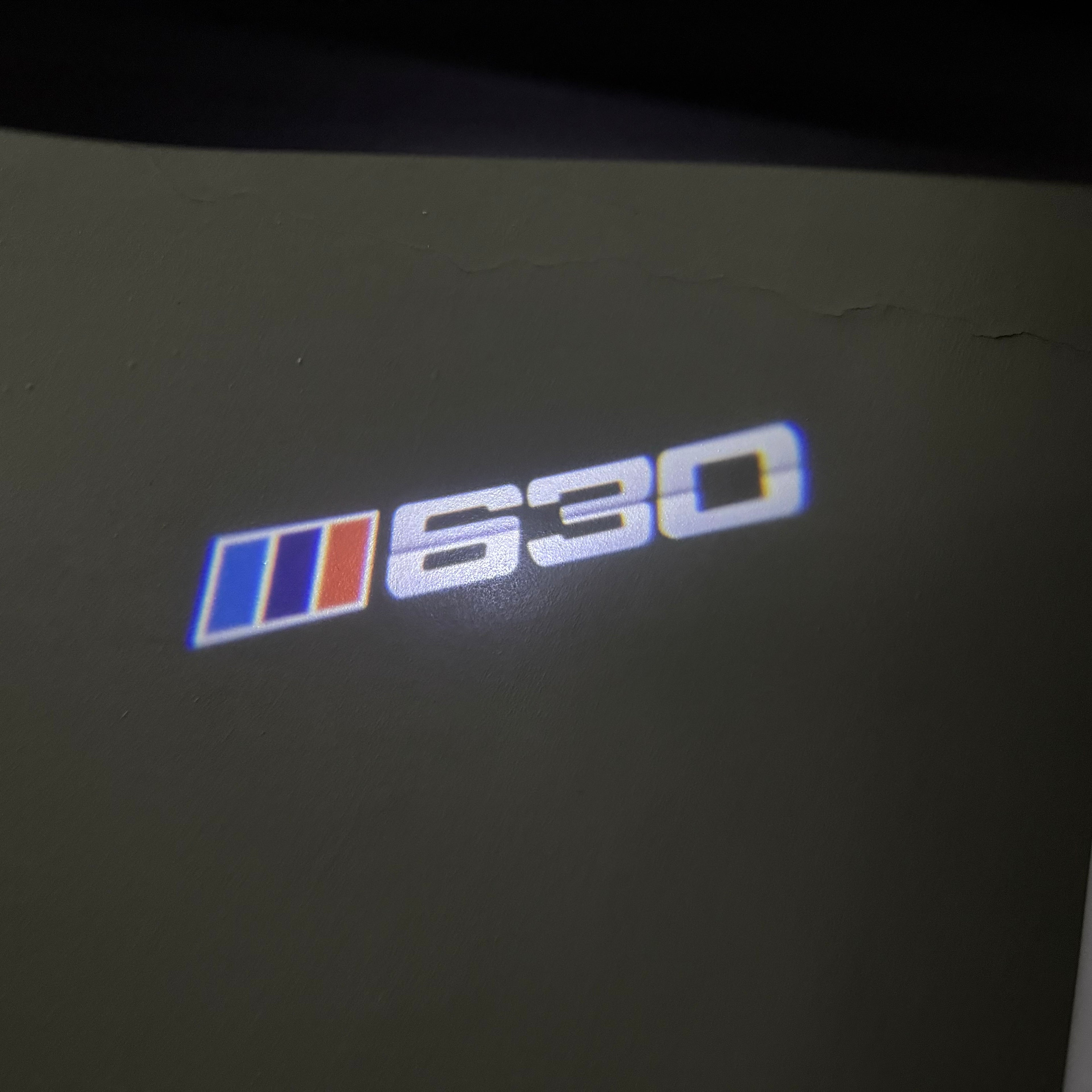 BMW M3 LOGO PROJECTOR LIGHTS Nr.24 (الكمية 1 = 1 مجموعة / 2 أضواء باب)