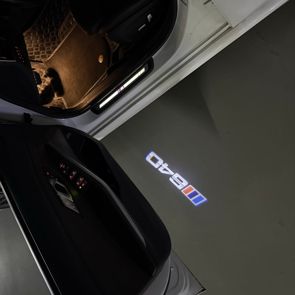 BMW M3 LOGO PROJECTOR LIGHTS Nr.24 (الكمية 1 = 1 مجموعة / 2 أضواء باب)