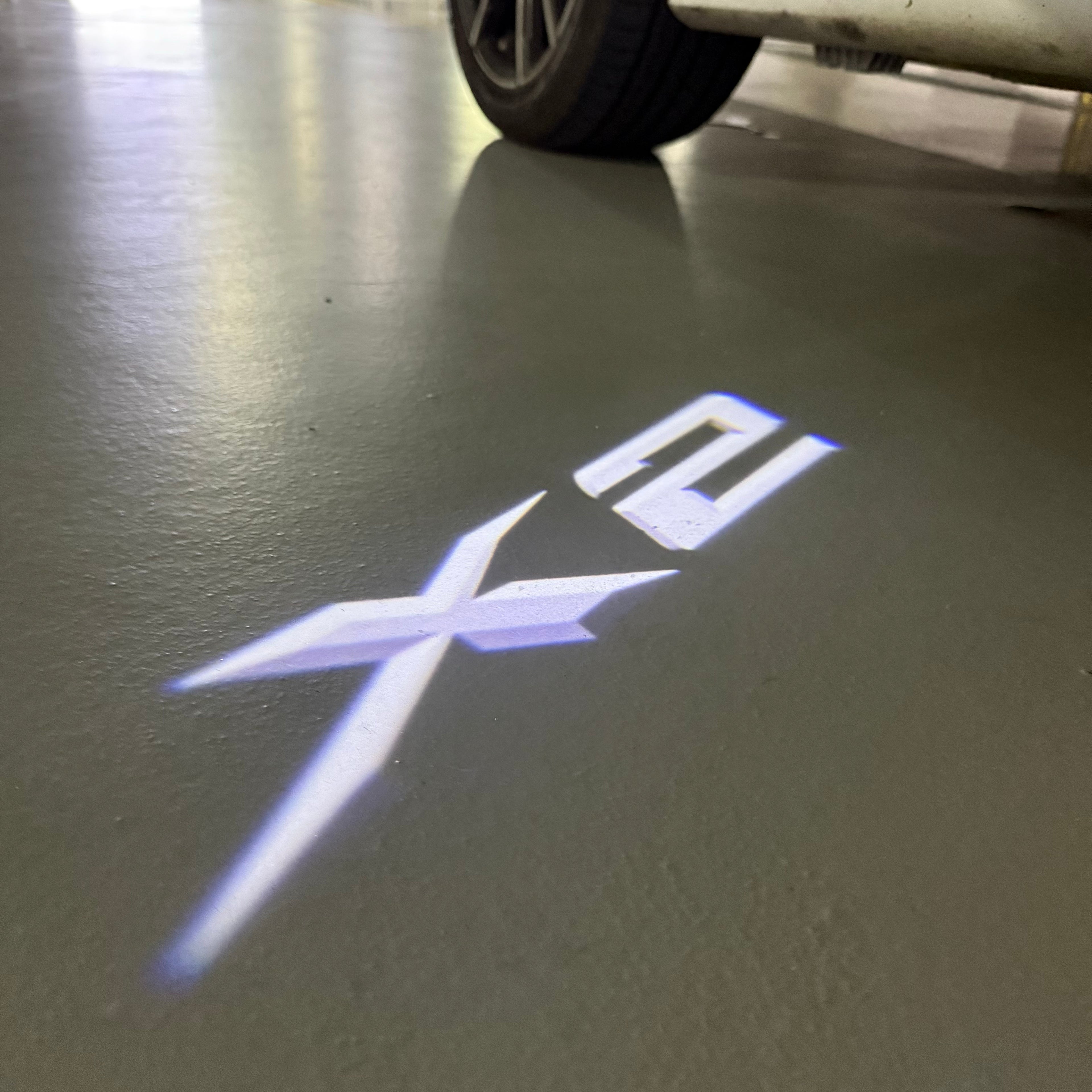 BMW M3 LOGO PROJECTOR LIGHTS Nr.24 (الكمية 1 = 1 مجموعة / 2 أضواء باب)