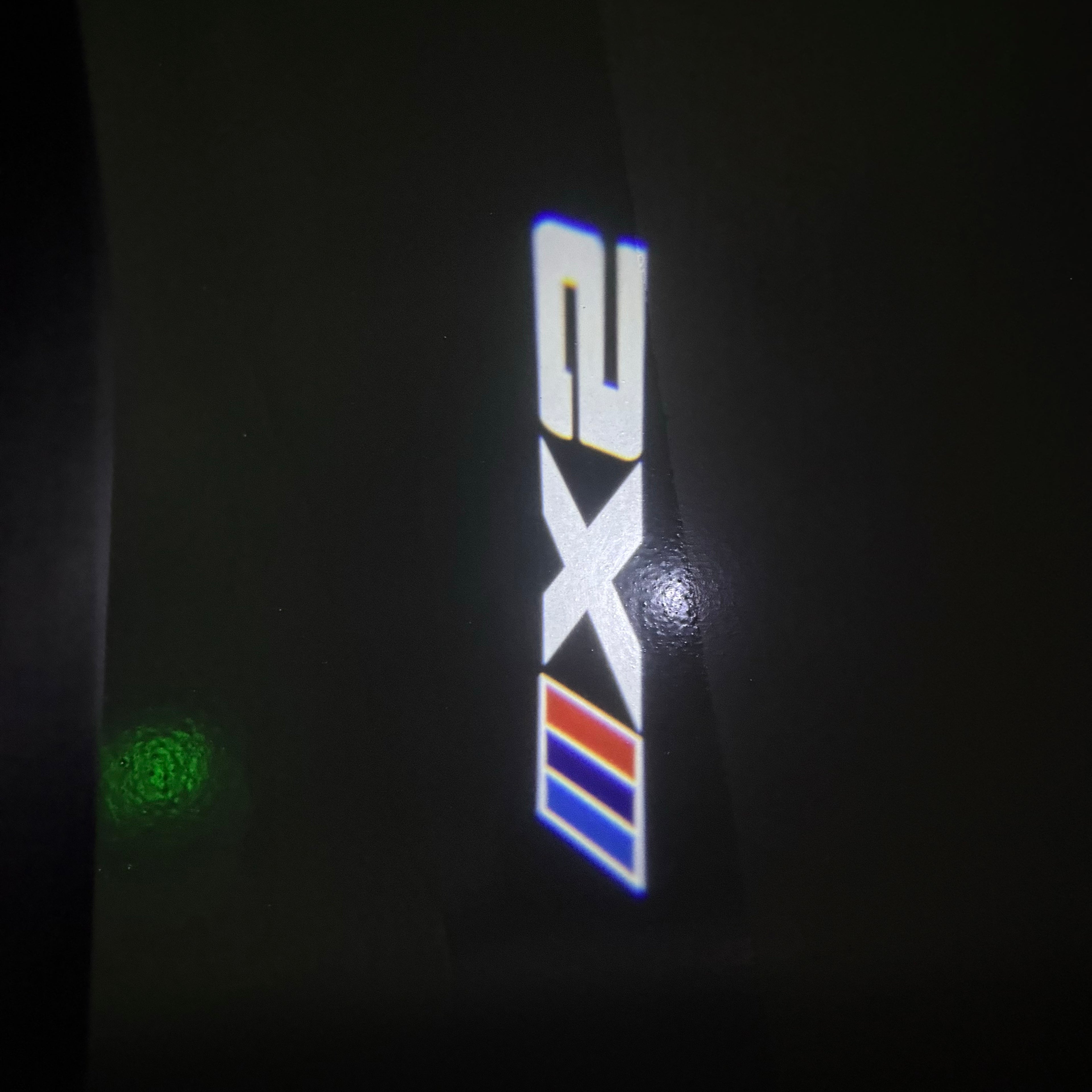 BMW M3 LOGO PROJECTOR LIGHTS Nr.24 (الكمية 1 = 1 مجموعة / 2 أضواء باب)