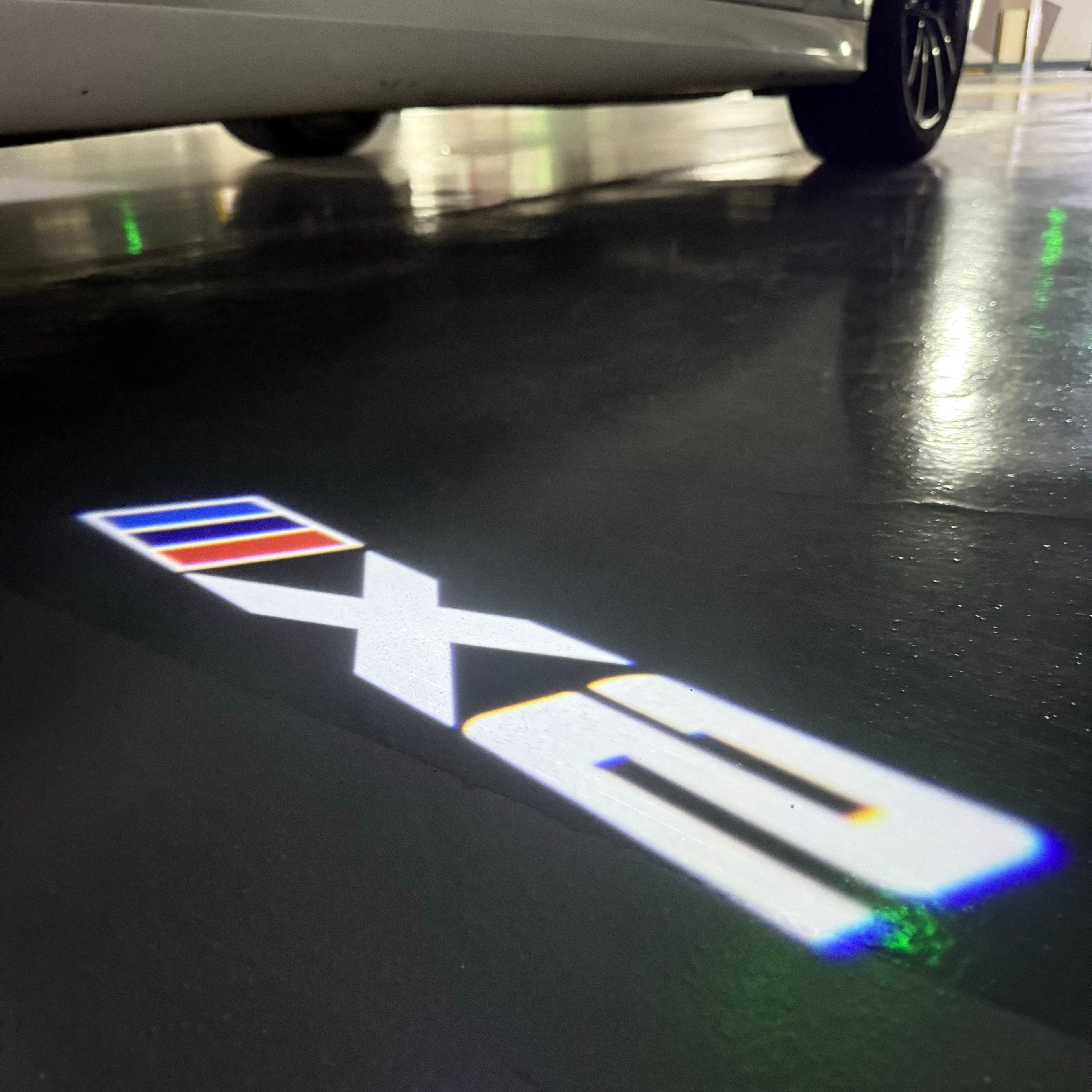 BMW M3 LOGO PROJECTOR LIGHTS Nr.24 (الكمية 1 = 1 مجموعة / 2 أضواء باب)