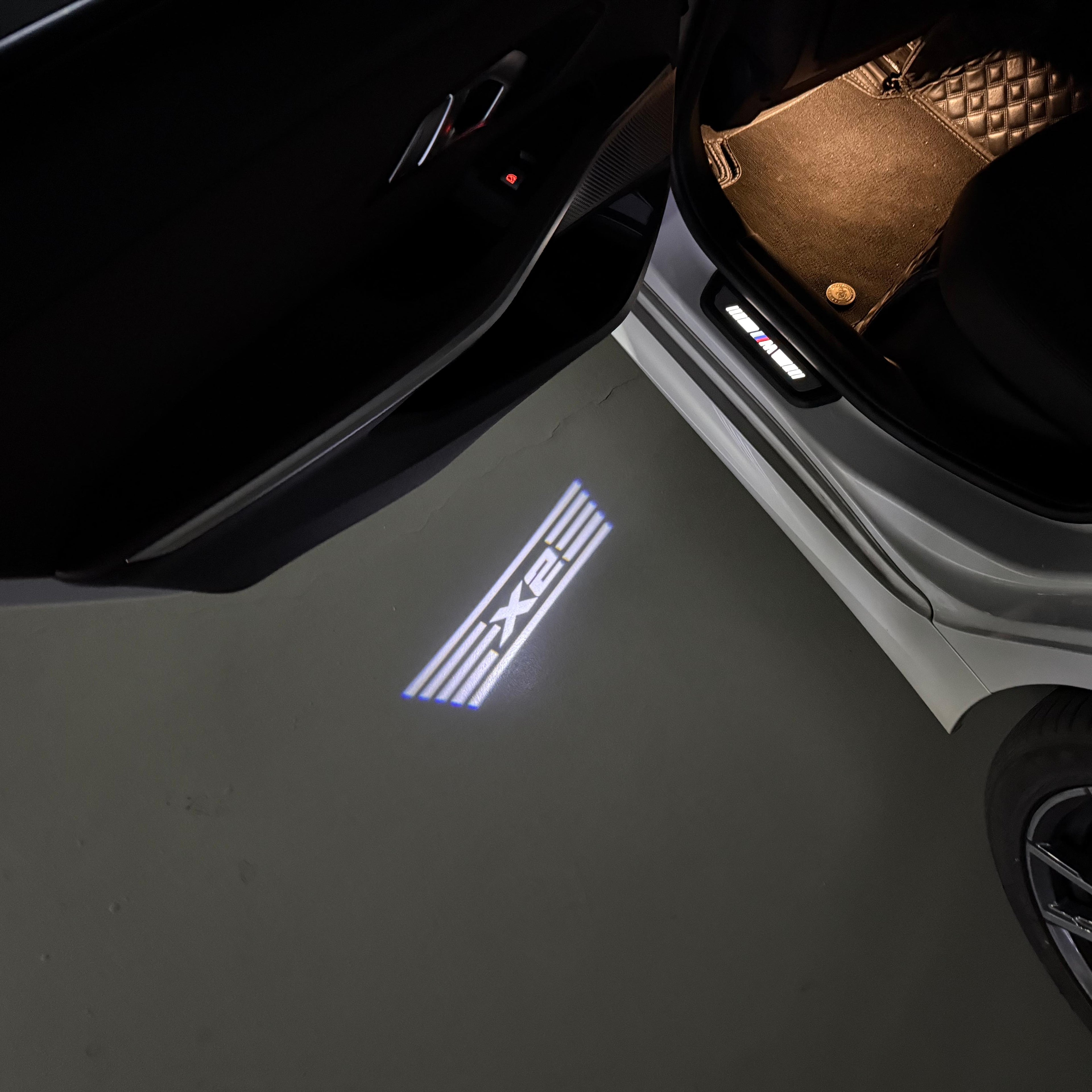 BMW M3 LOGO PROJECTOR LIGHTS Nr.24 (الكمية 1 = 1 مجموعة / 2 أضواء باب)