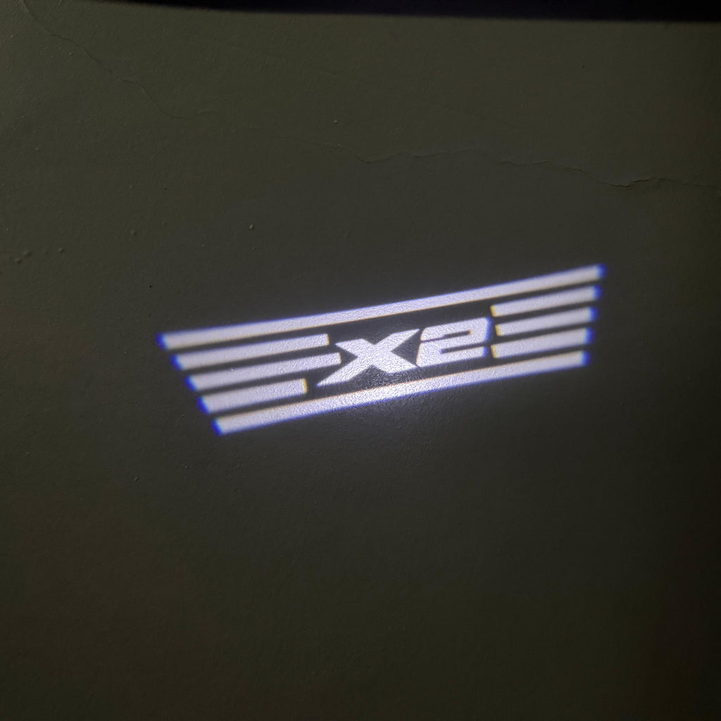 BMW M3 LOGO PROJECTOR LIGHTS Nr.24 (الكمية 1 = 1 مجموعة / 2 أضواء باب)