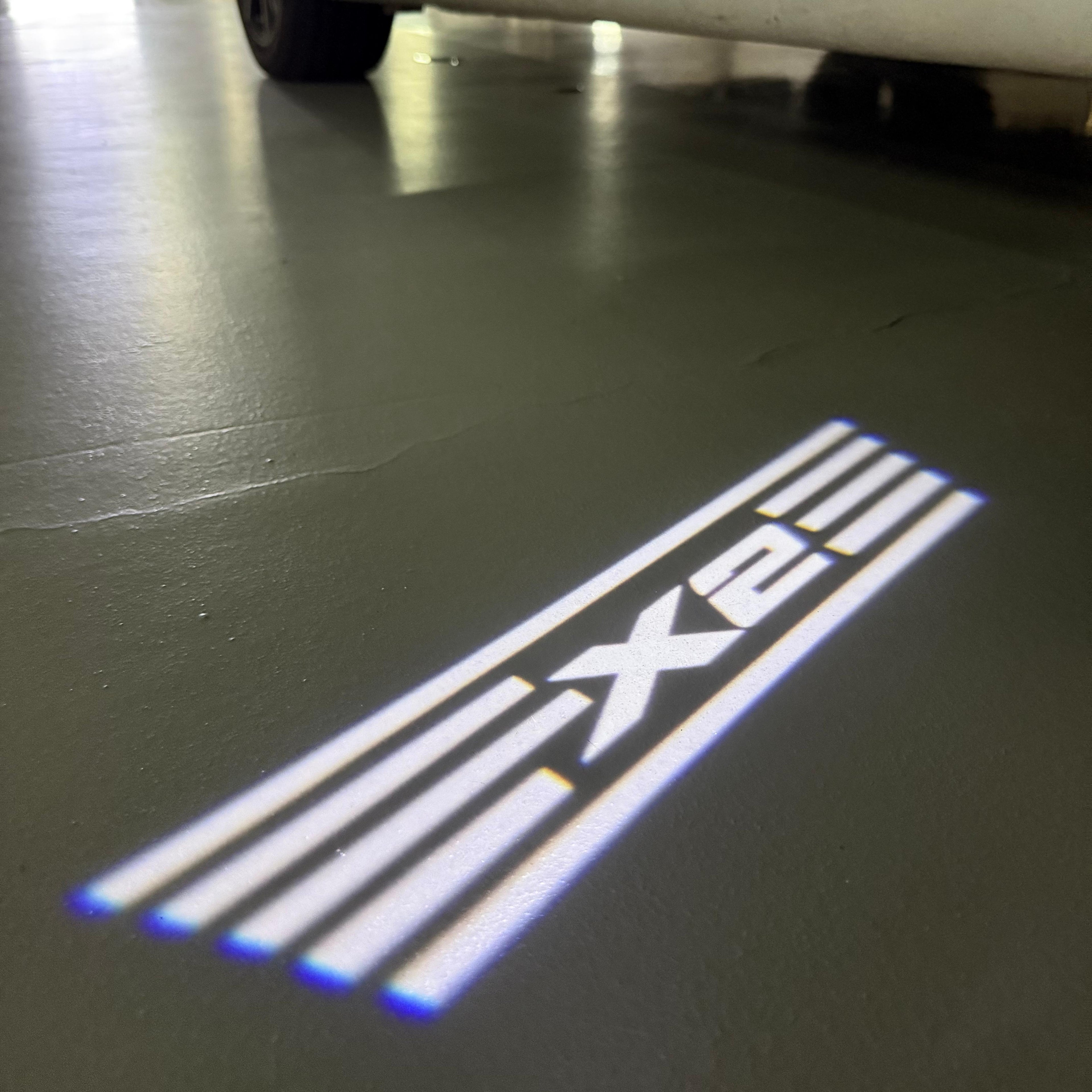 BMW M3 LOGO PROJECTOR LIGHTS Nr.24 (الكمية 1 = 1 مجموعة / 2 أضواء باب)