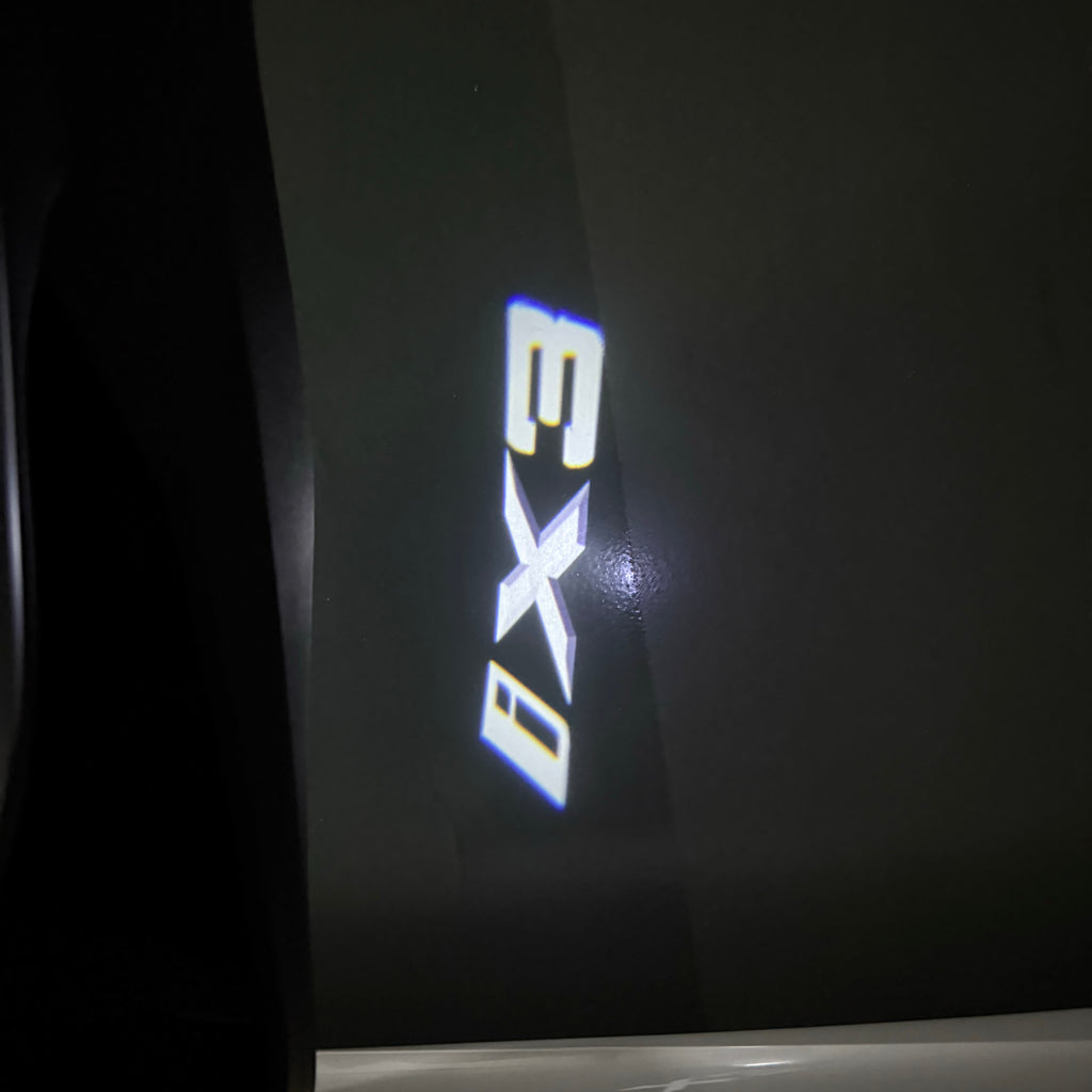 BMW M3 LOGO PROJECTOR LIGHTS Nr.24 (الكمية 1 = 1 مجموعة / 2 أضواء باب)