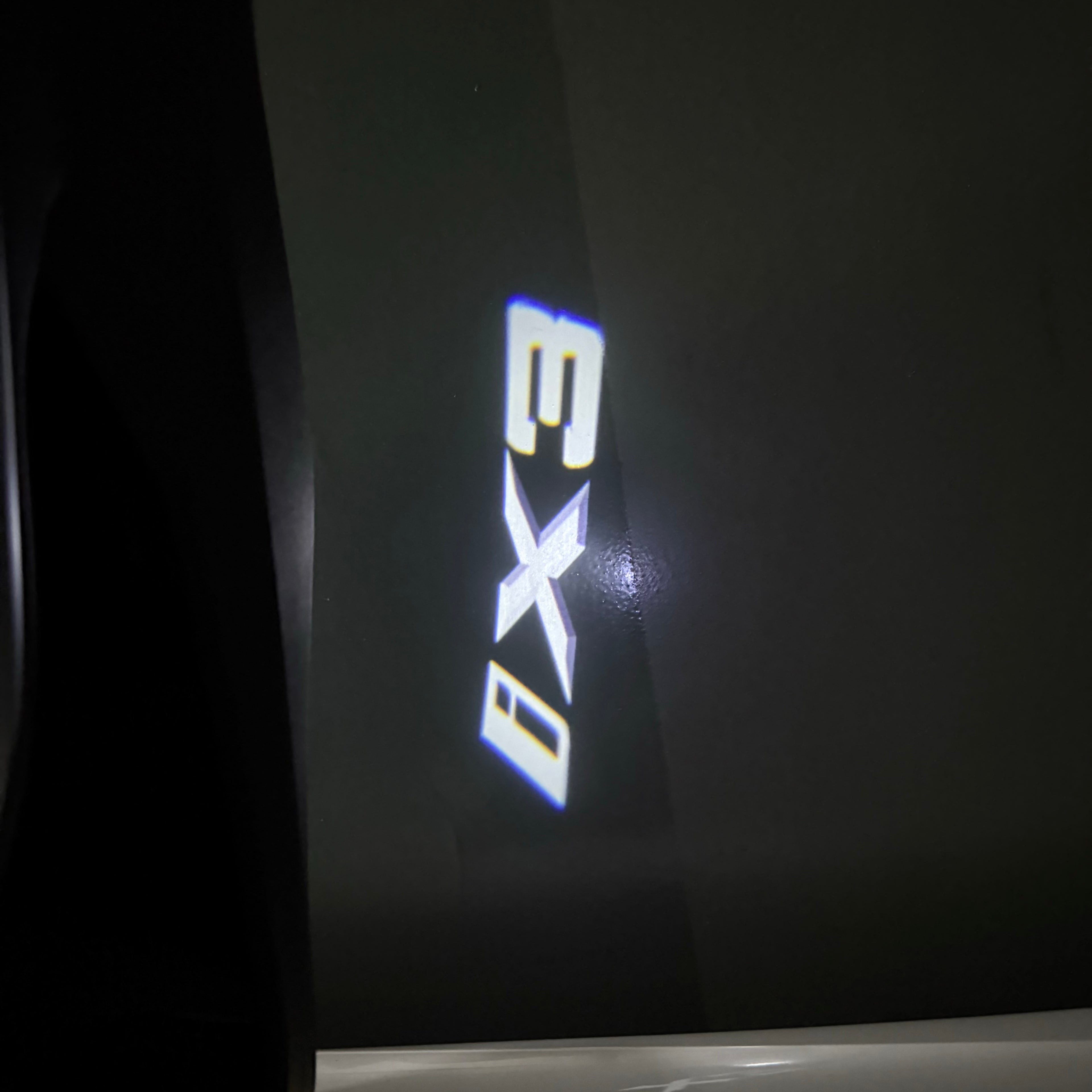 BMW M3 LOGO PROJECTOR LIGHTS Nr.24 (الكمية 1 = 1 مجموعة / 2 أضواء باب)