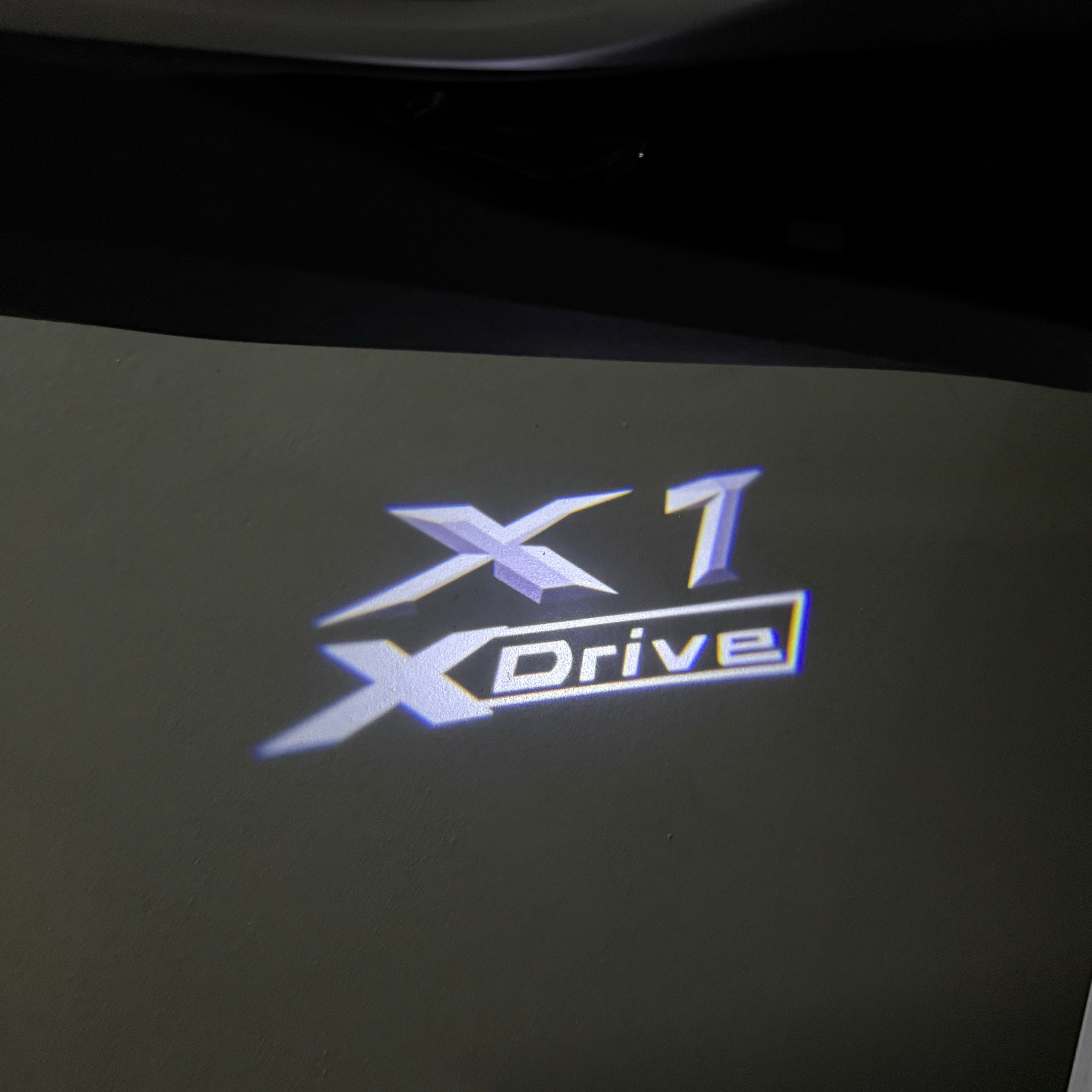 BMW M3 LOGO PROJECTOR LIGHTS Nr.24 (الكمية 1 = 1 مجموعة / 2 أضواء باب)