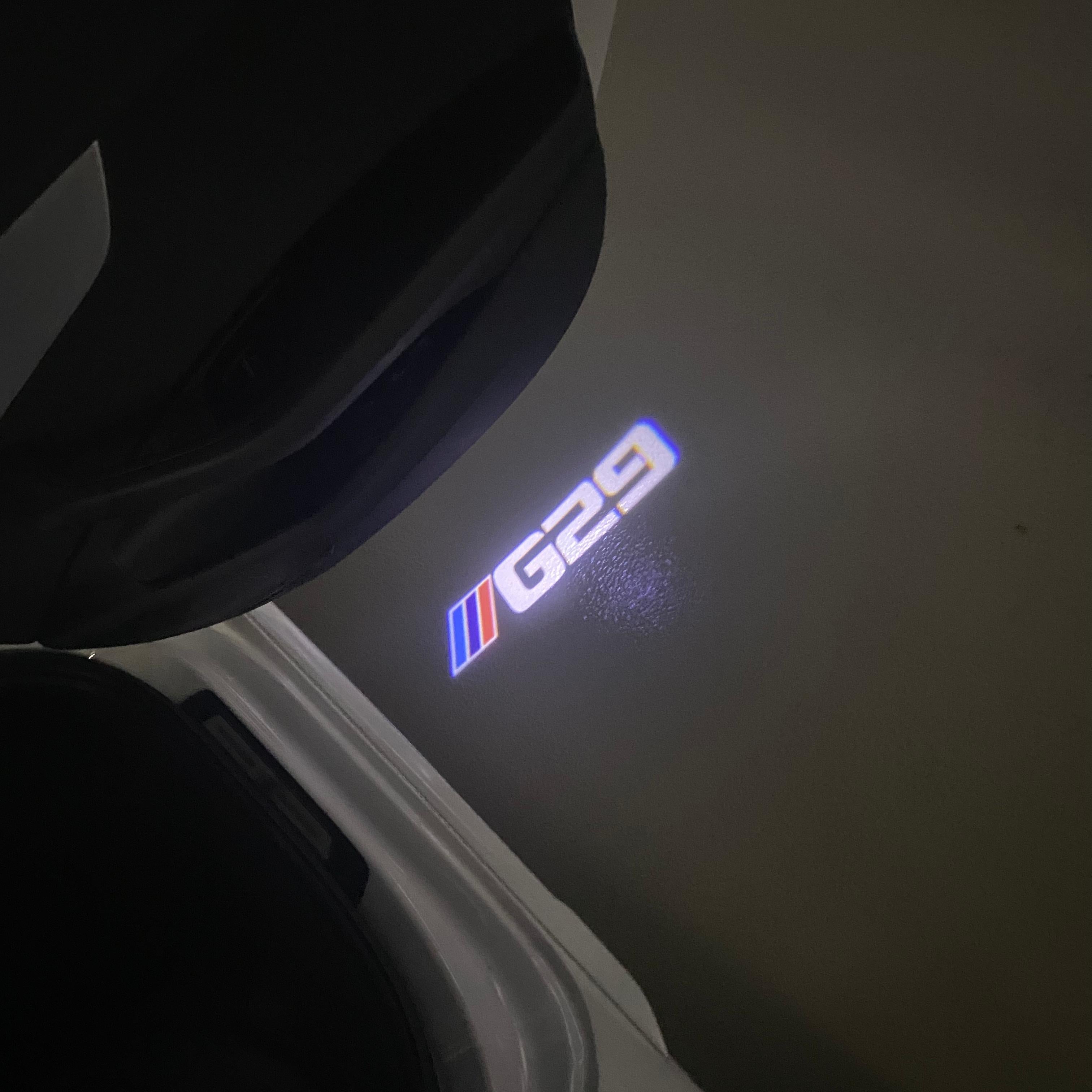 BMW M3 LOGO PROJECTOR LIGHTS Nr.24 (الكمية 1 = 1 مجموعة / 2 أضواء باب)