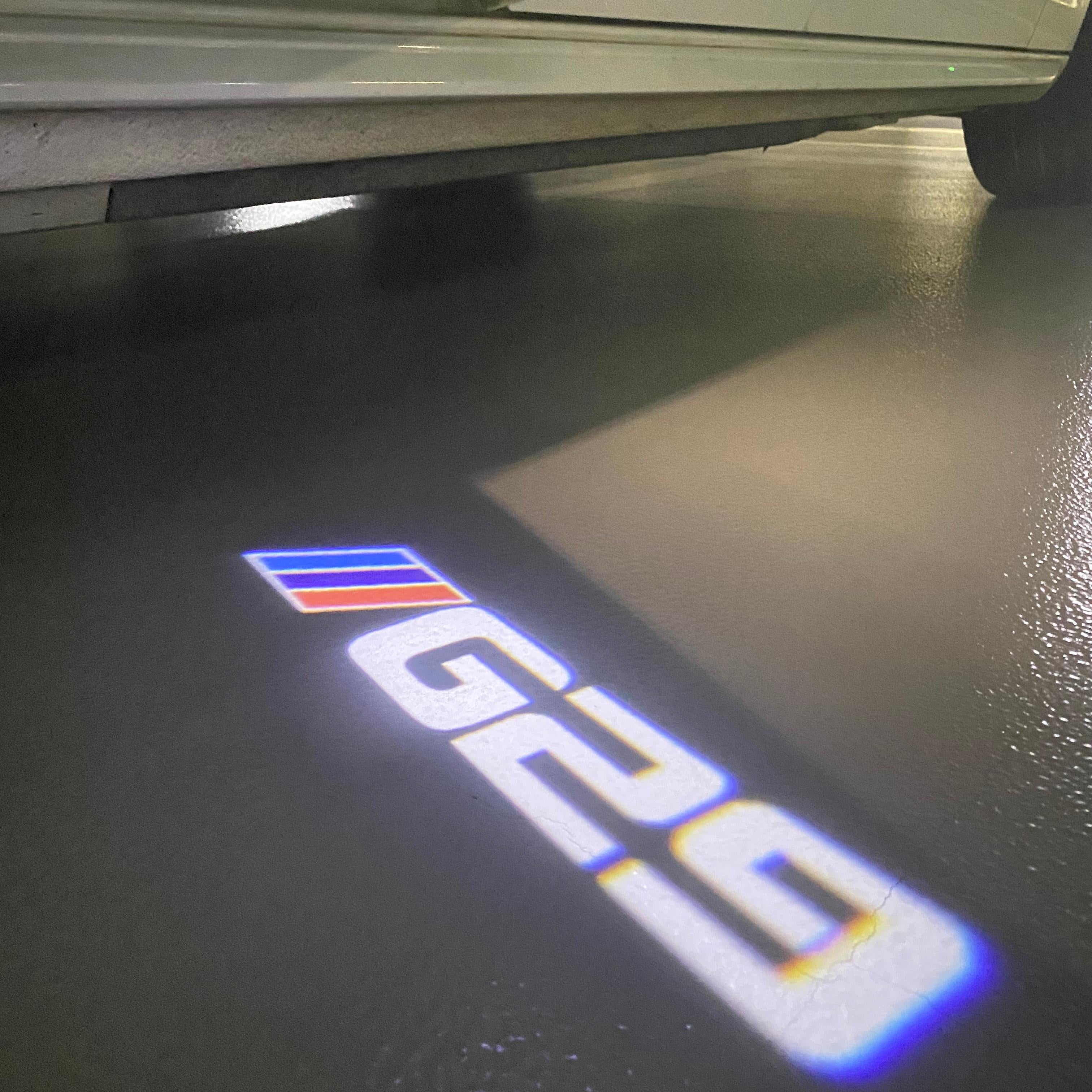 BMW M3 LOGO PROJECTOR LIGHTS Nr.24 (الكمية 1 = 1 مجموعة / 2 أضواء باب)