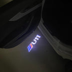BMW M3 LOGO PROJECTOR LIGHTS Nr.24 (الكمية 1 = 1 مجموعة / 2 أضواء باب)
